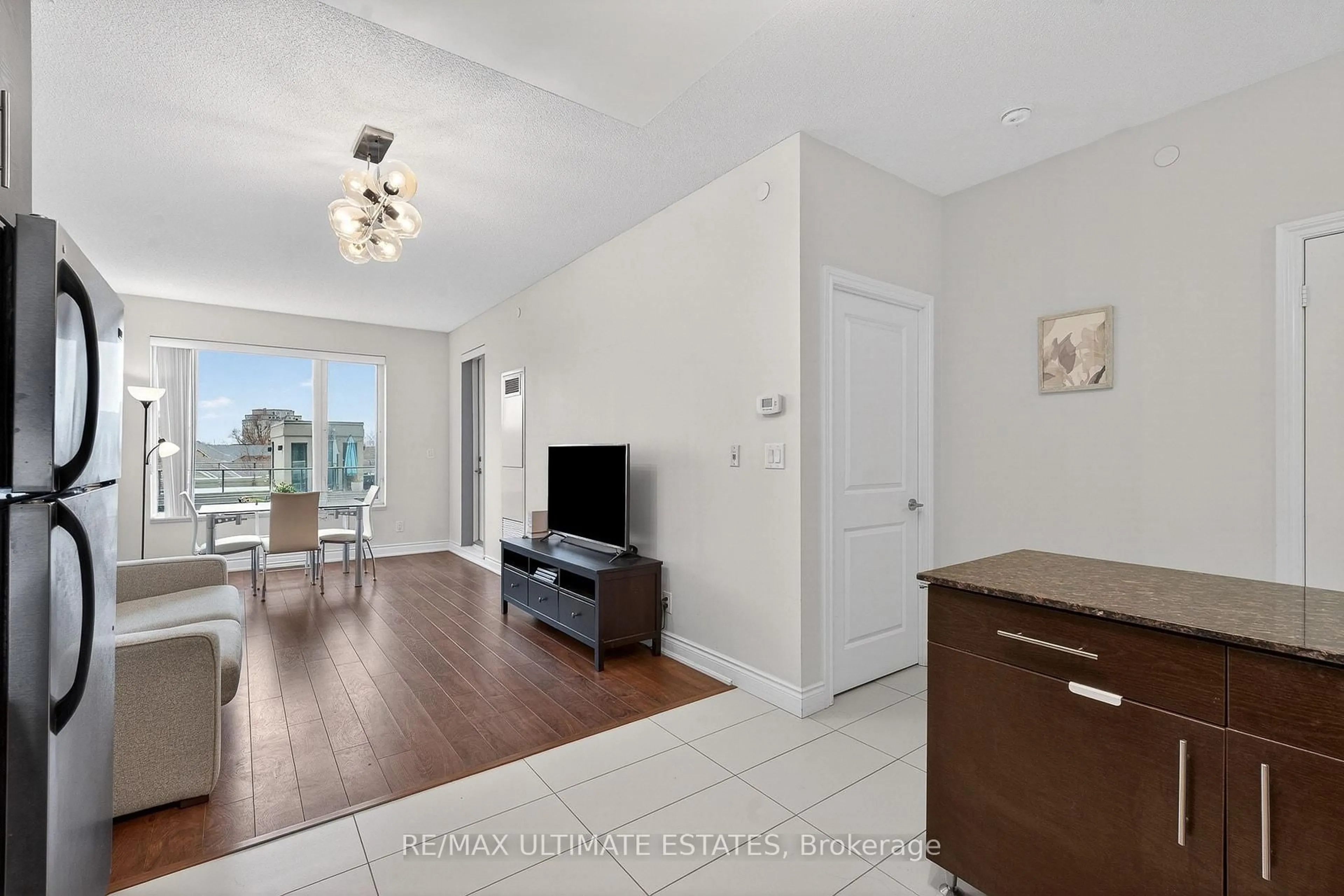 Living room with furniture, wood/laminate floor for 325 South Park Rd #519, Markham Ontario L3T 7W2