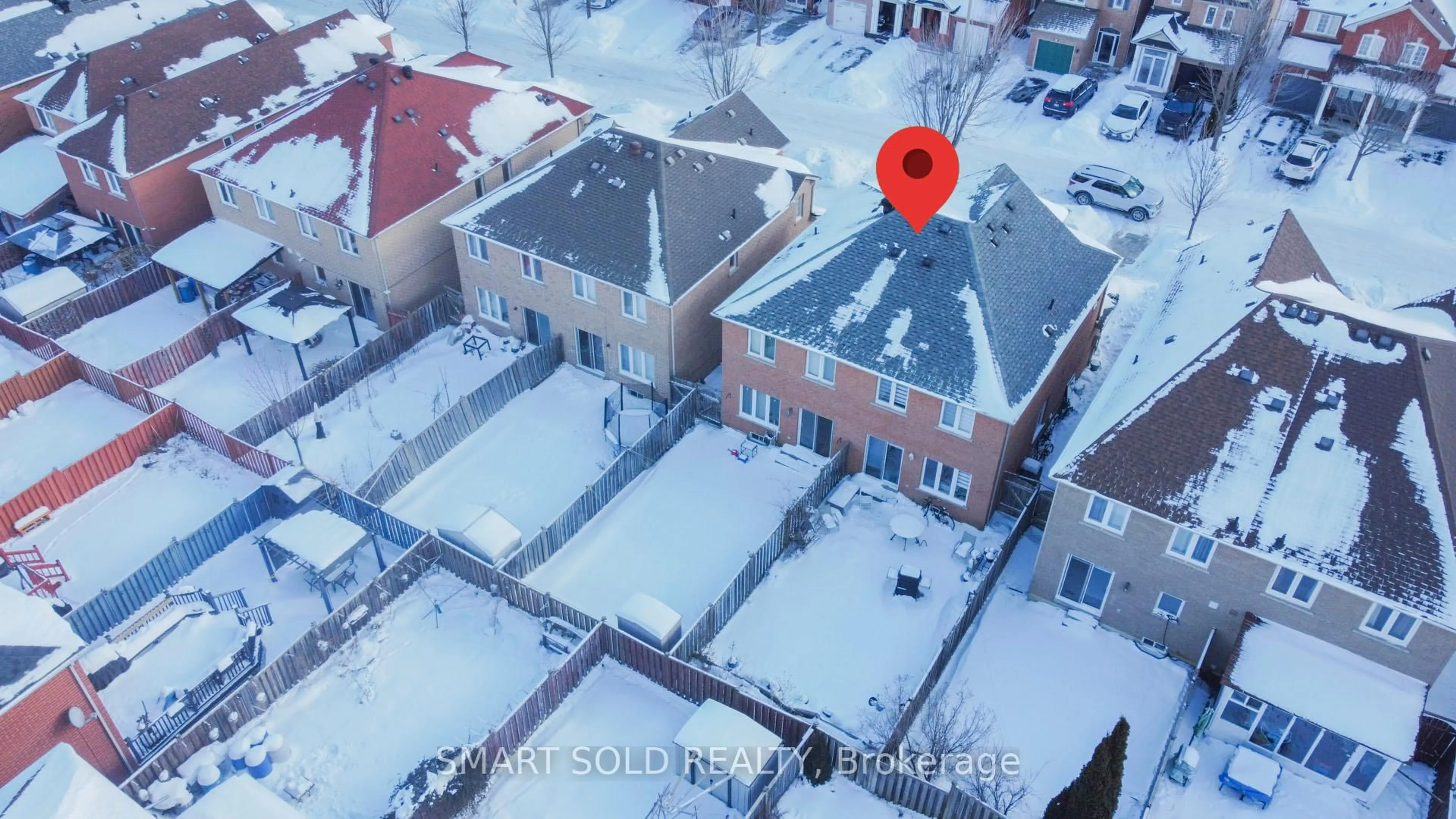 A pic from outside/outdoor area/front of a property/back of a property/a pic from drone, city buildings view from balcony for 28 Tara Cres, Markham Ontario L3S 4S7