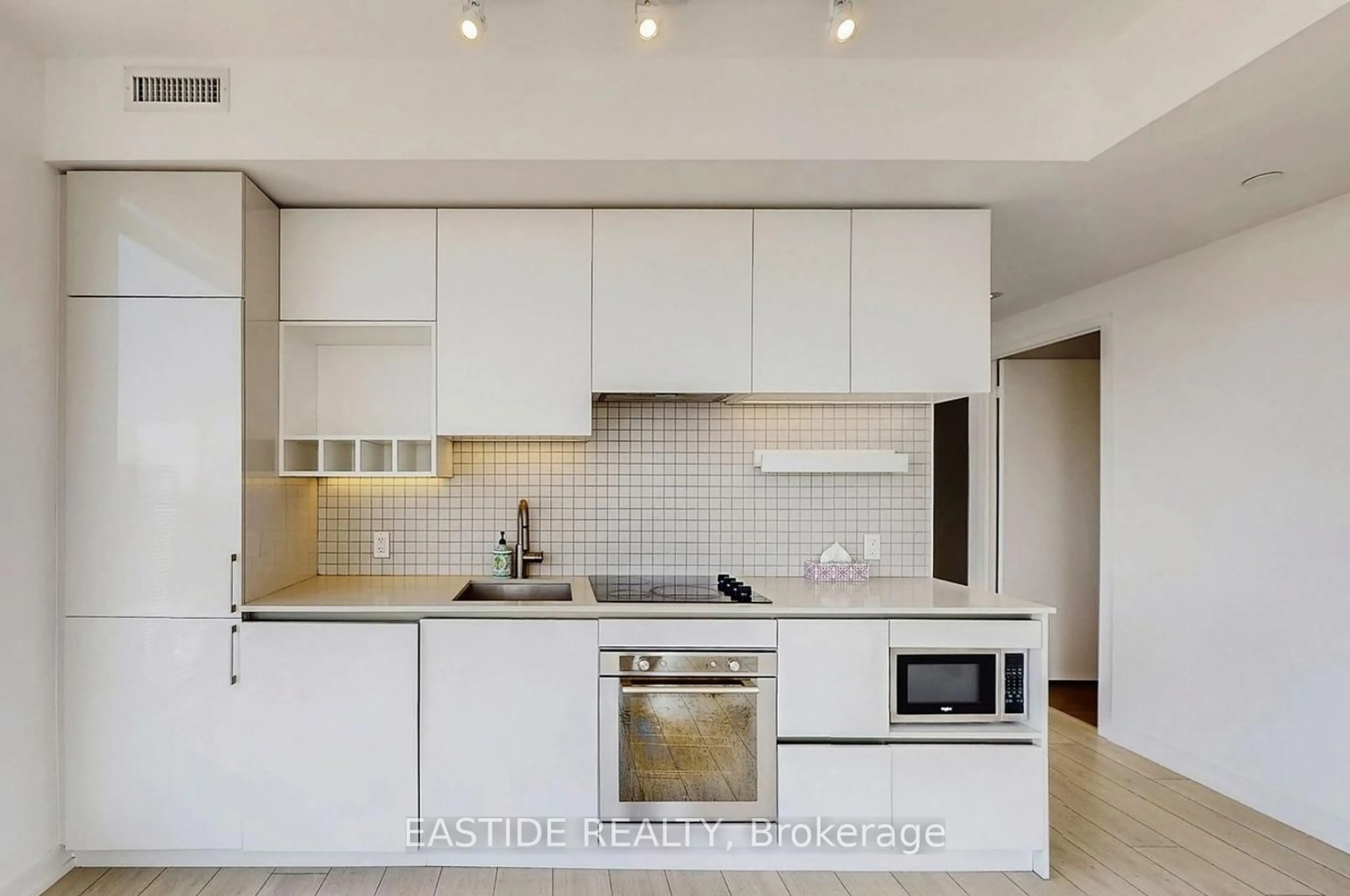 Standard kitchen, unknown for 5 Buttermill Ave #5309, Vaughan Ontario L4K 0J5