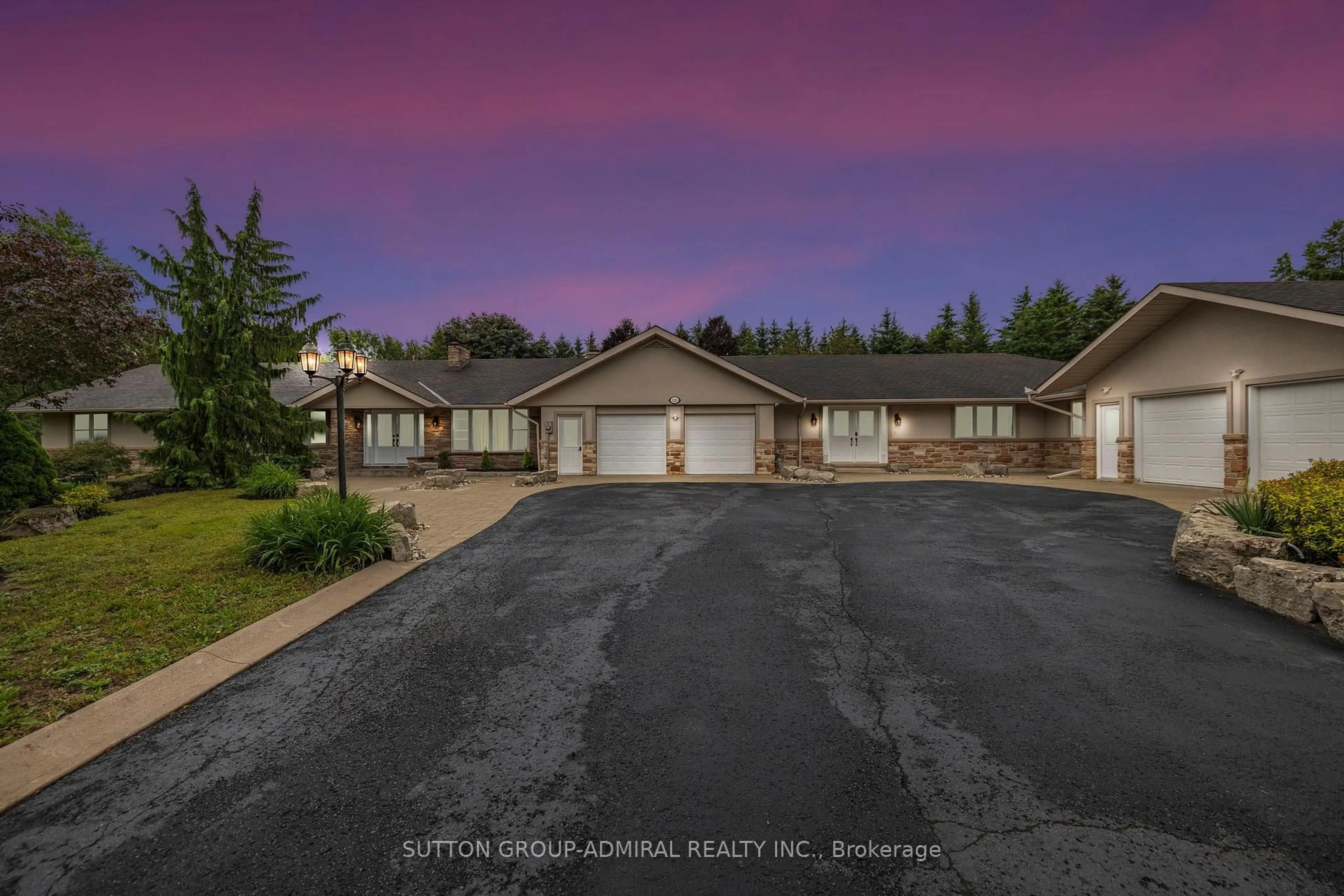 A pic from outside/outdoor area/front of a property/back of a property/a pic from drone, unknown for 120 Lake Woods Dr, Whitchurch-Stouffville Ontario L4A 1P1