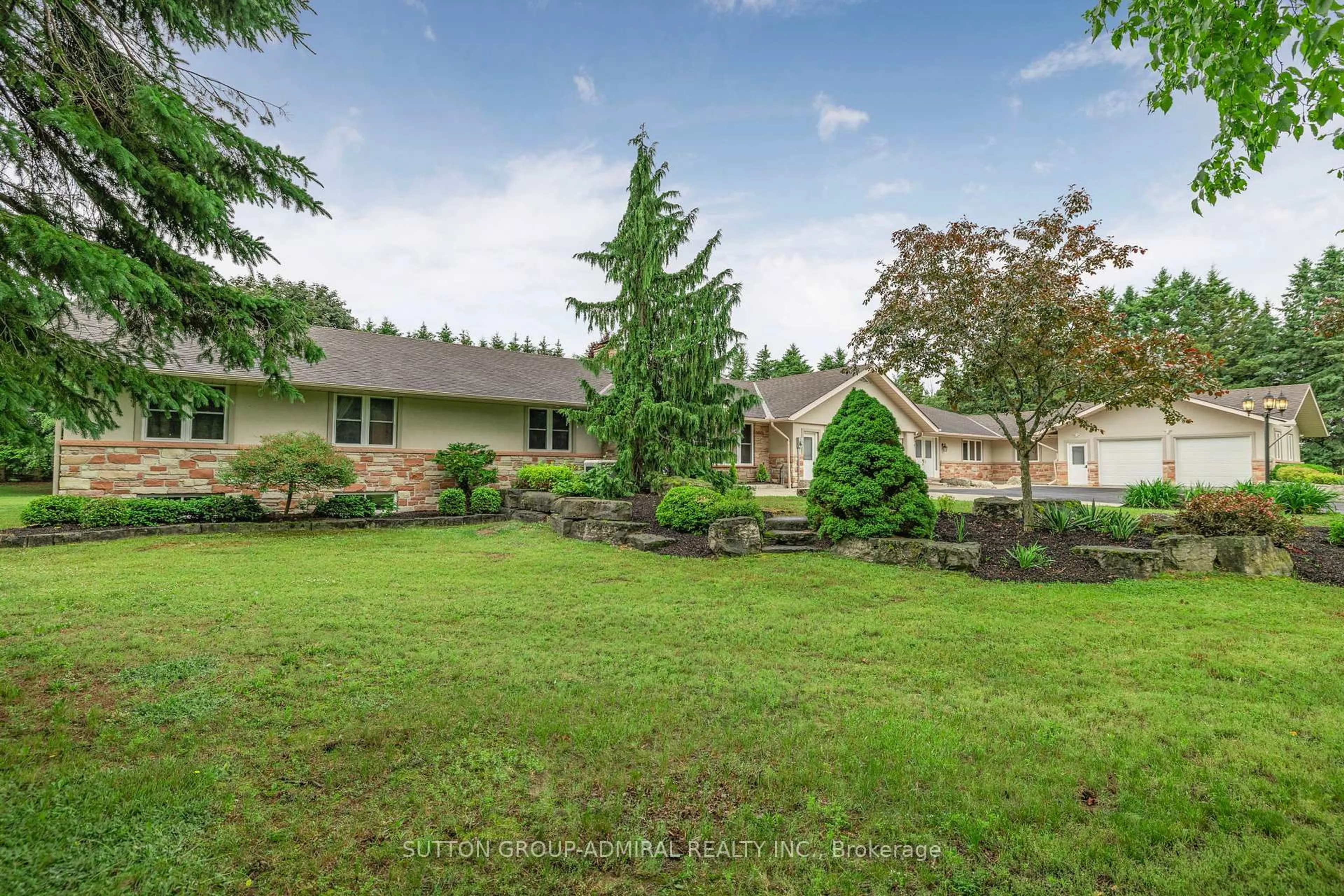 A pic from outside/outdoor area/front of a property/back of a property/a pic from drone, unknown for 120 Lake Woods Dr, Whitchurch-Stouffville Ontario L4A 1P1