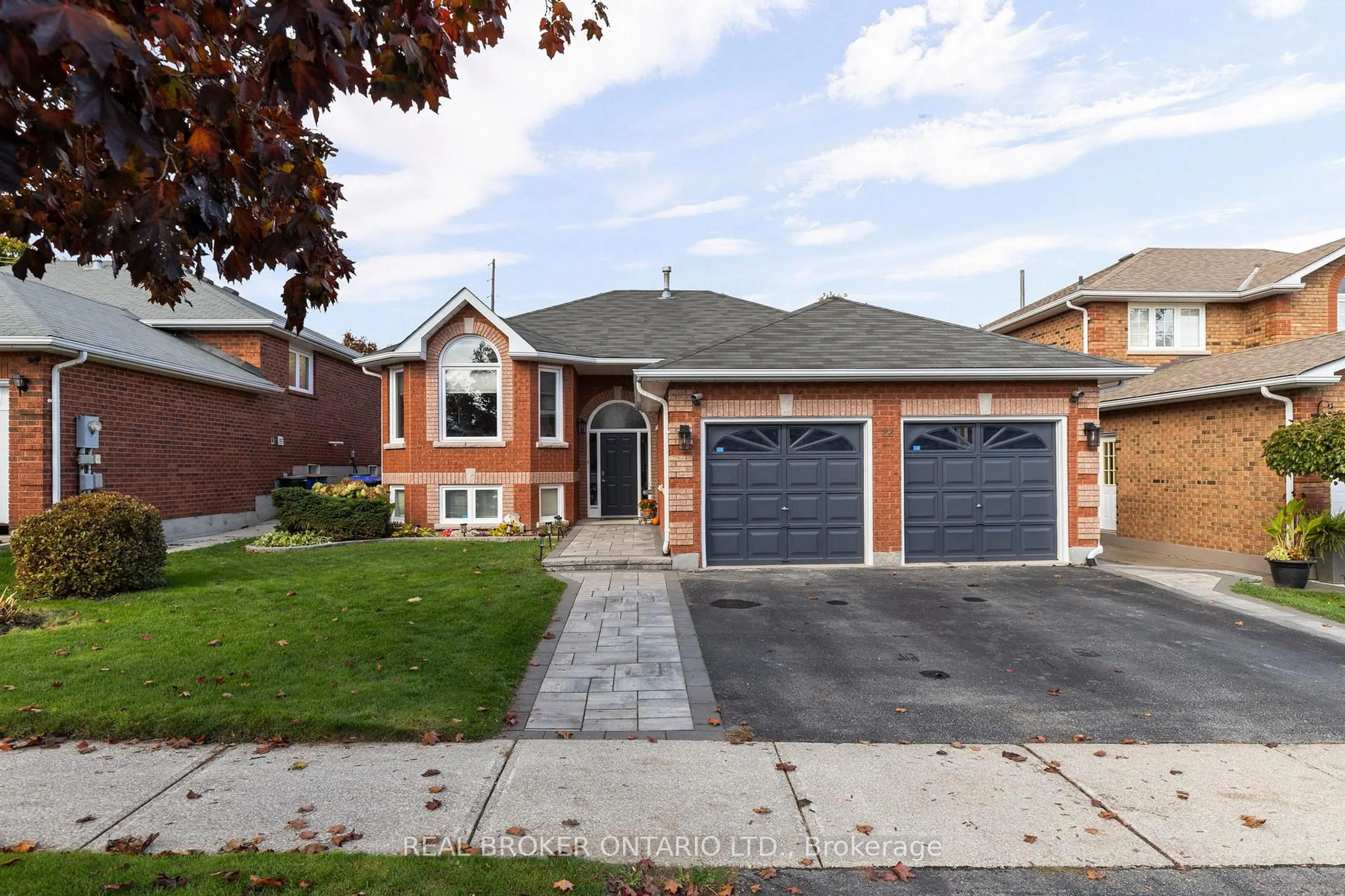 Home with brick exterior material, street for 22 Countryside Crt, Bradford West Gwillimbury Ontario L3Z 2Z8