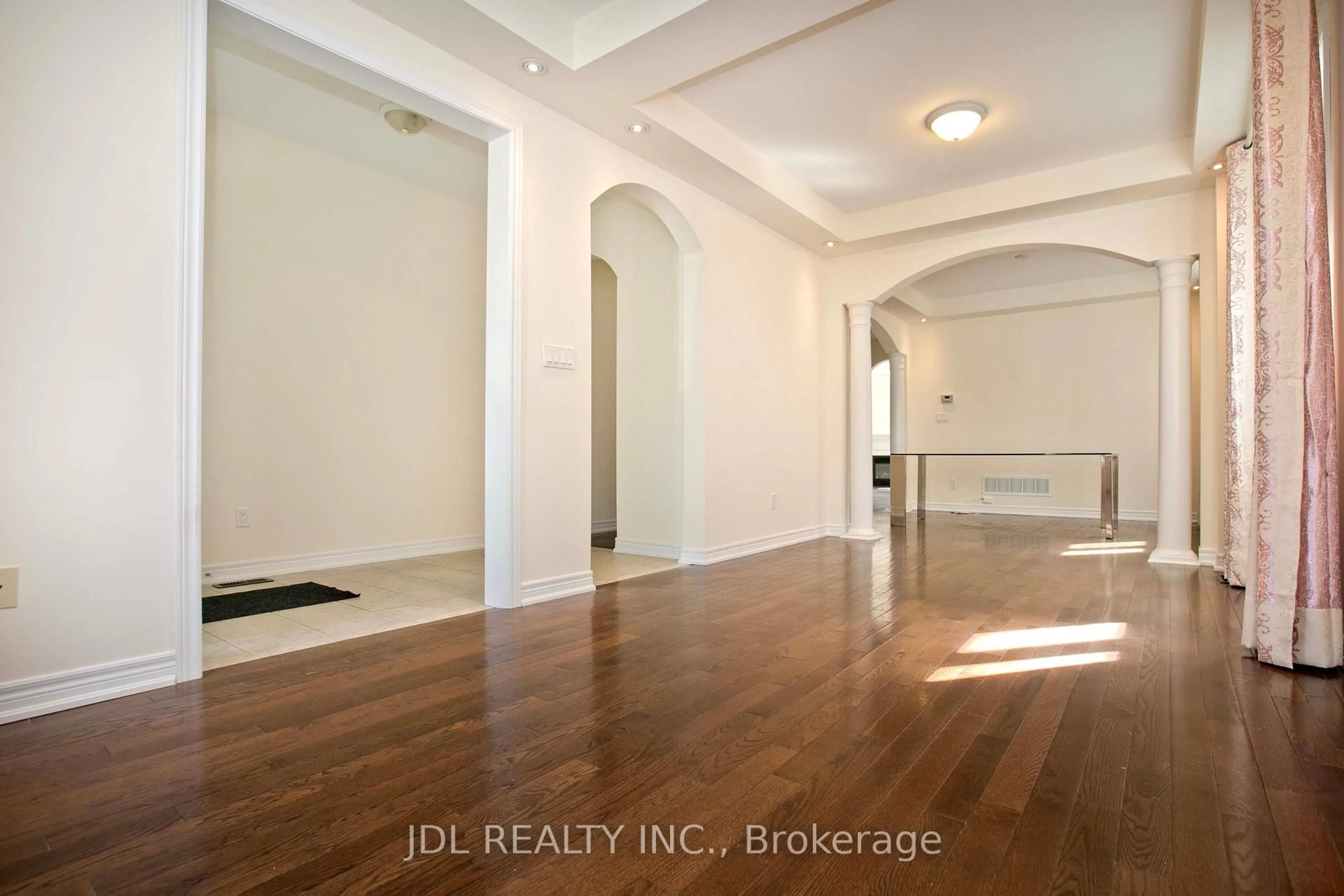 Indoor entryway for 21 Wozniak Cres, Markham Ontario L6E 0L4