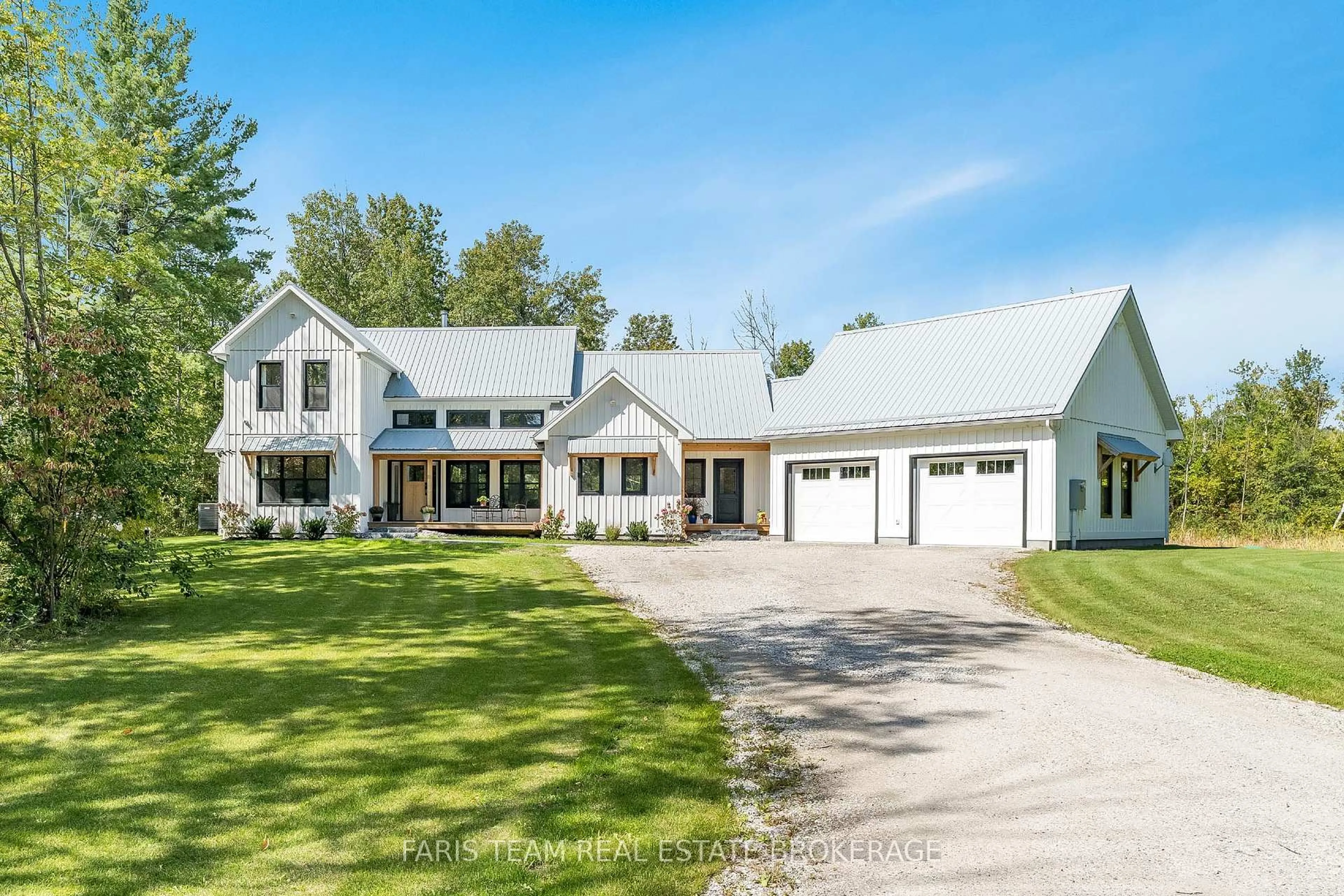 A pic from outside/outdoor area/front of a property/back of a property/a pic from drone, street for 190 Toll Rd, King Ontario L9N 1G6