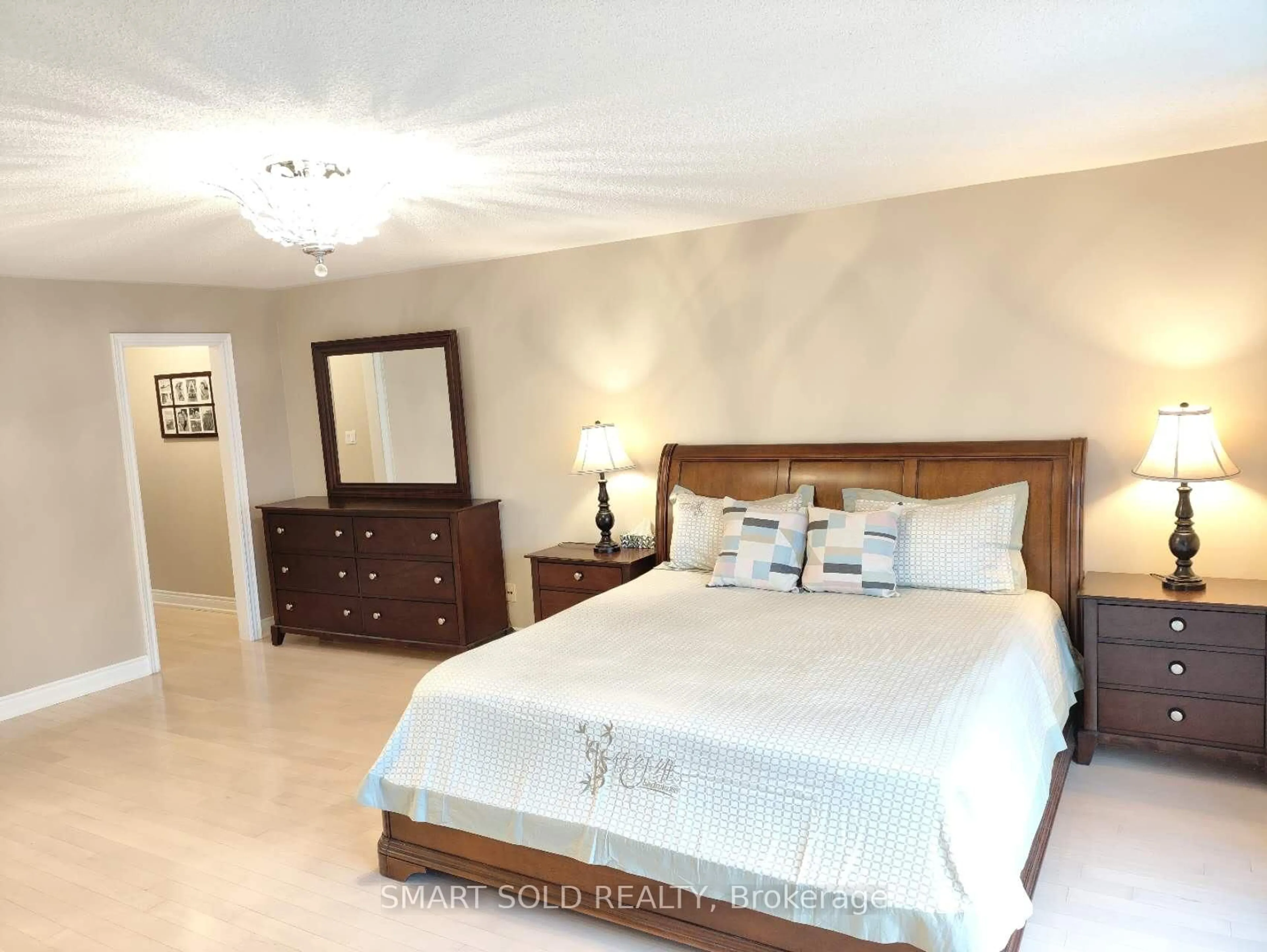 Bedroom with bed, unknown for 67 Chantilly Cres, Richmond Hill Ontario L4C 0K1