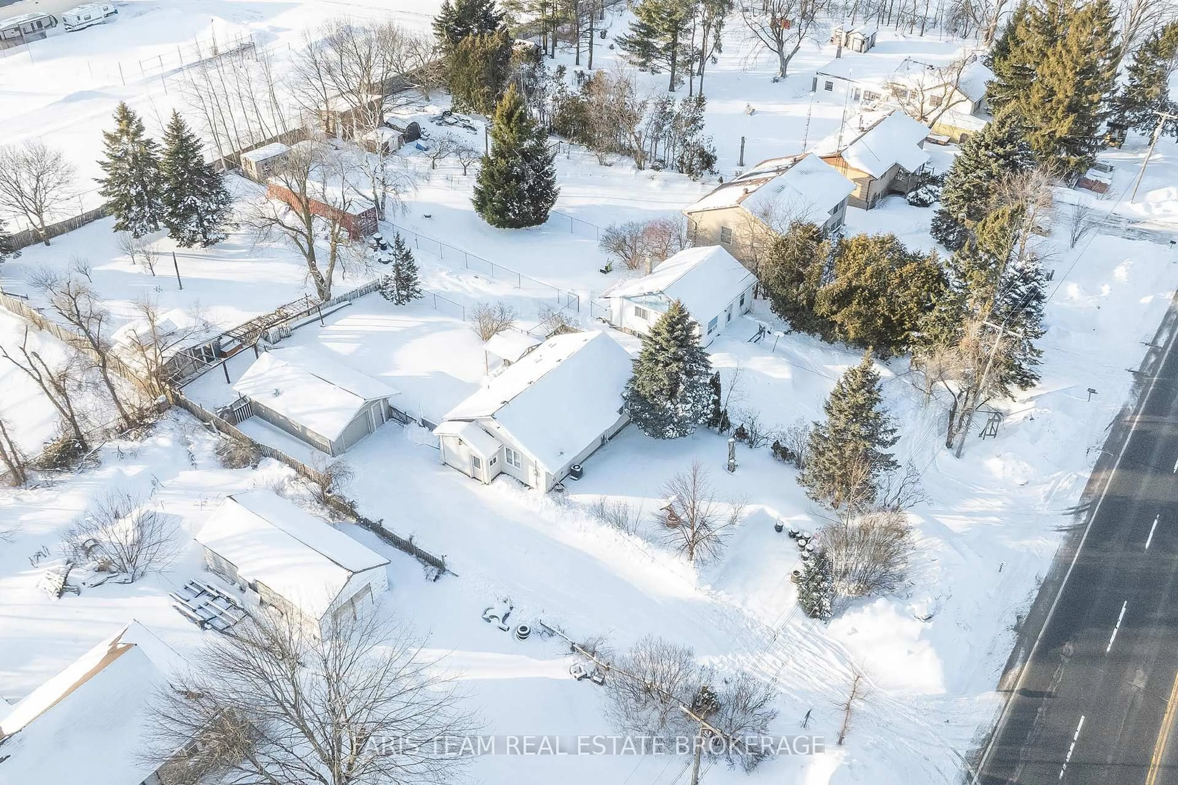 A pic from outside/outdoor area/front of a property/back of a property/a pic from drone, street for 6950 Yonge St, Innisfil Ontario L9S 4P2