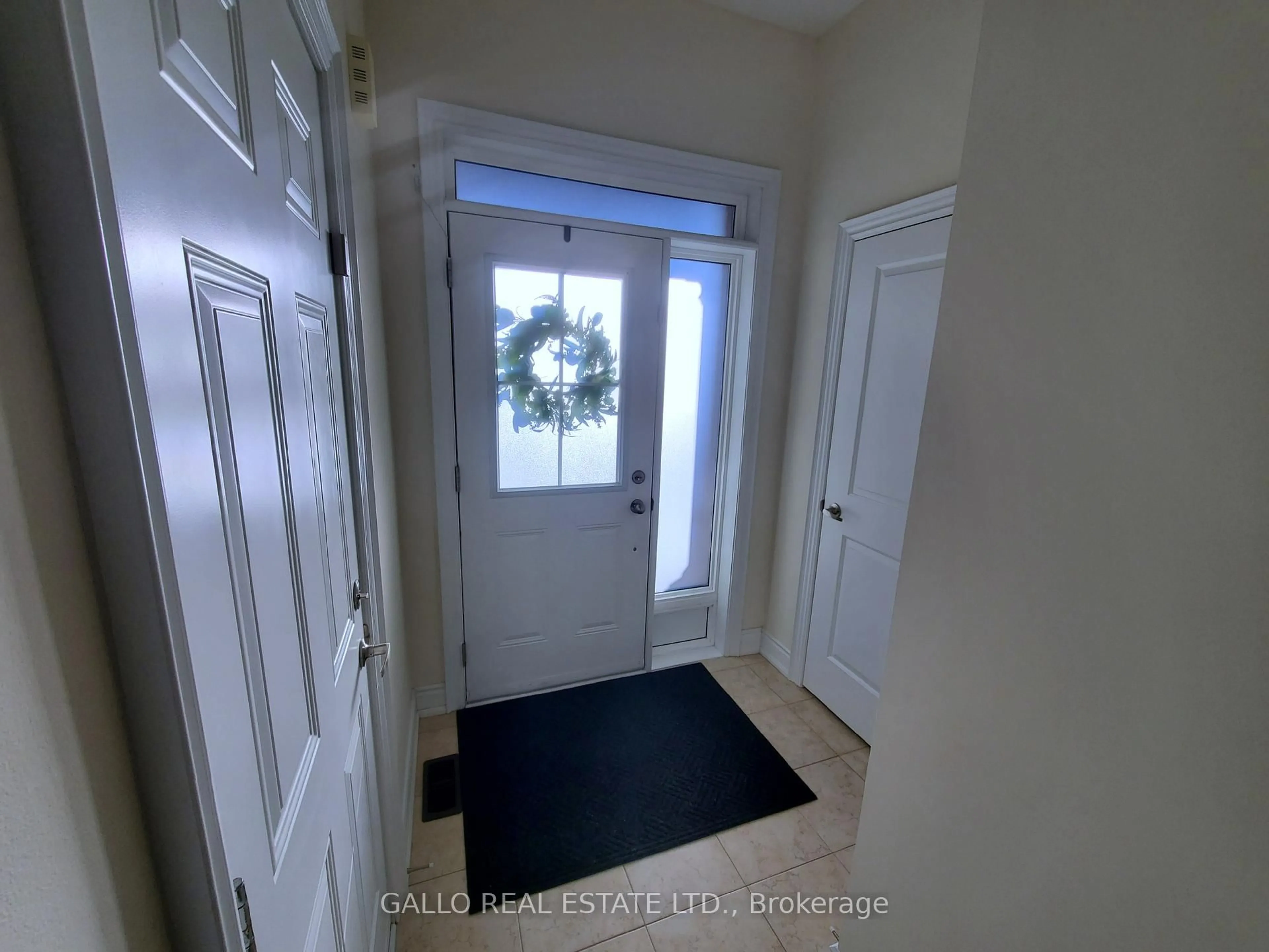 Indoor entryway for 124 Countryman Rd, East Gwillimbury Ontario L9N 0N8