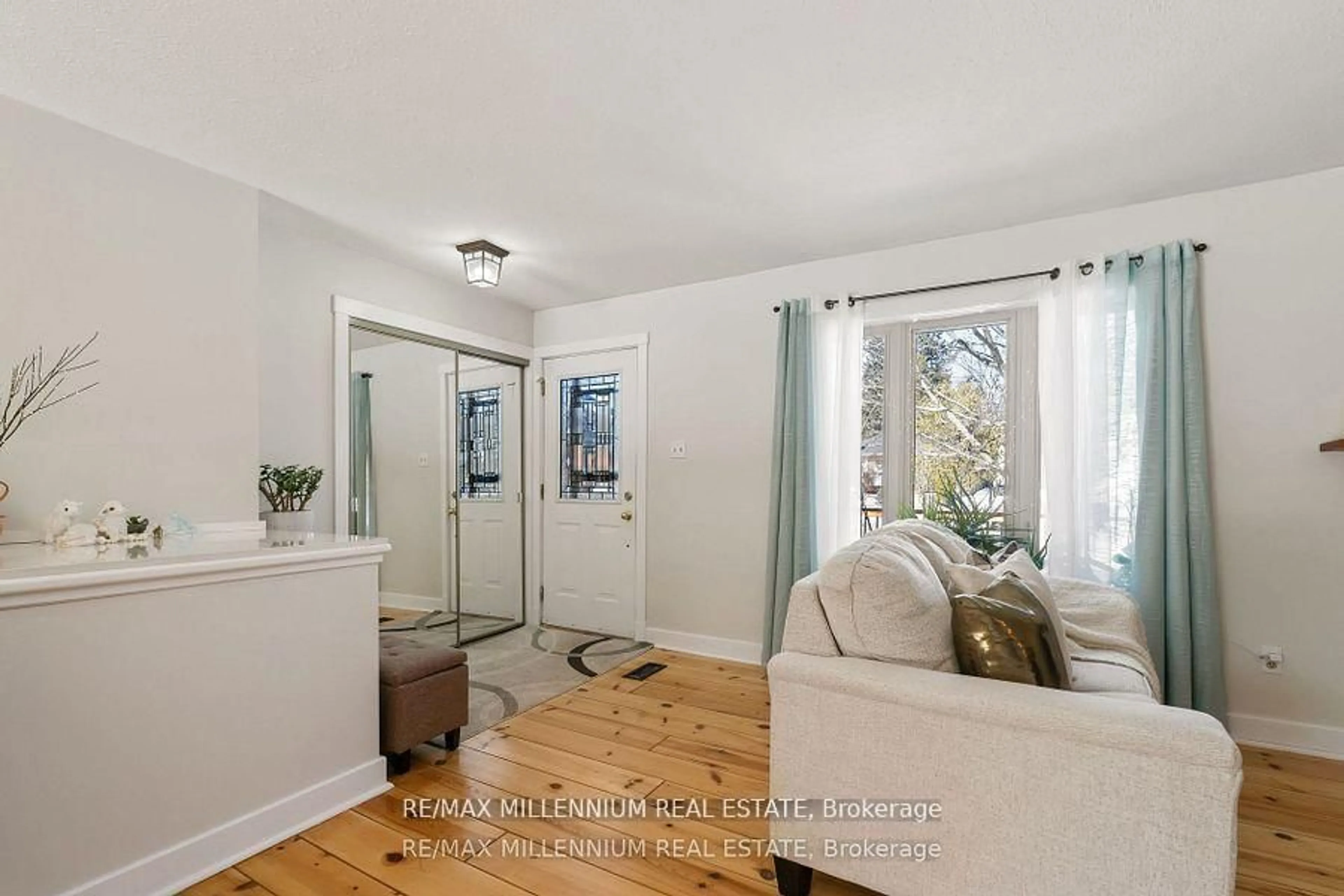 Unknown for 759 Chestnut St, Innisfil Ontario L9S 2H8