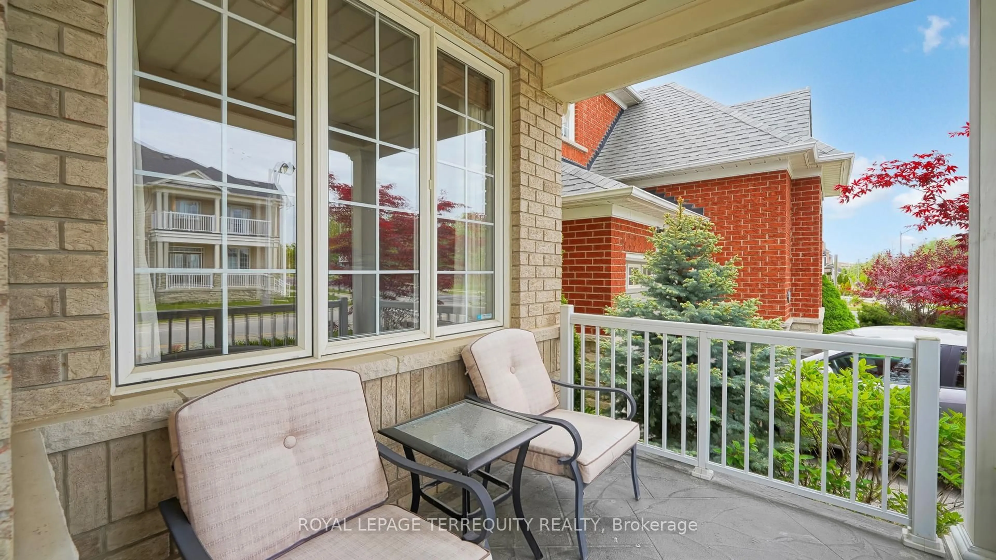 Patio, street for 69 Vine Cliff Blvd, Markham Ontario L6C 3E2
