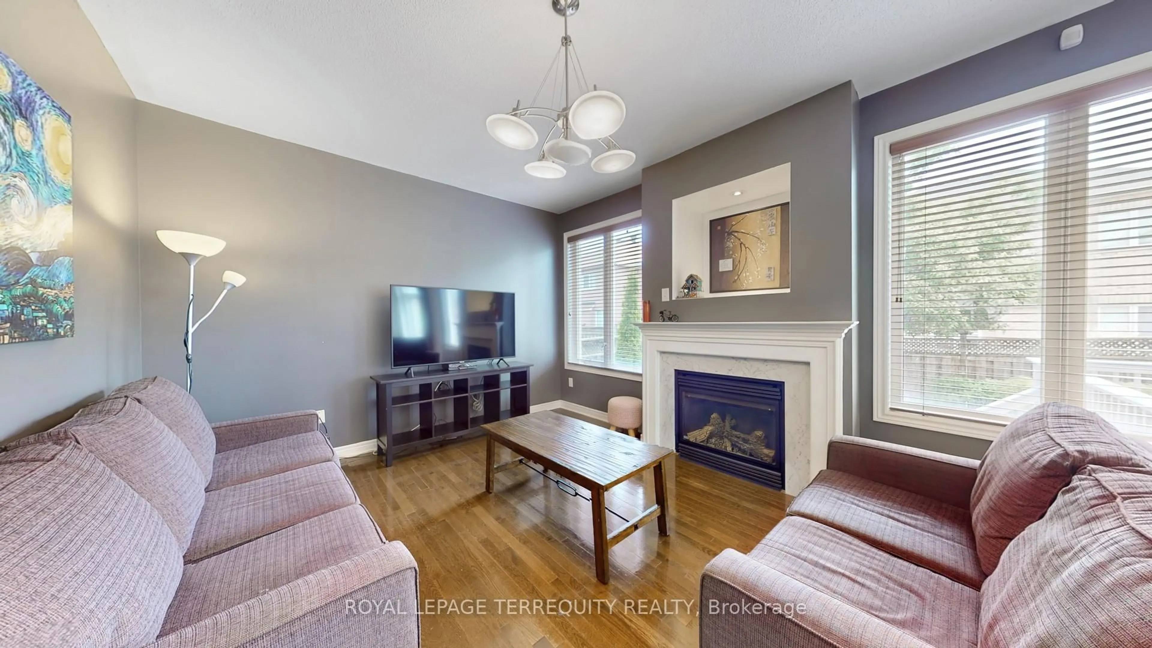 Living room with furniture, wood/laminate floor for 69 Vine Cliff Blvd, Markham Ontario L6C 3E2