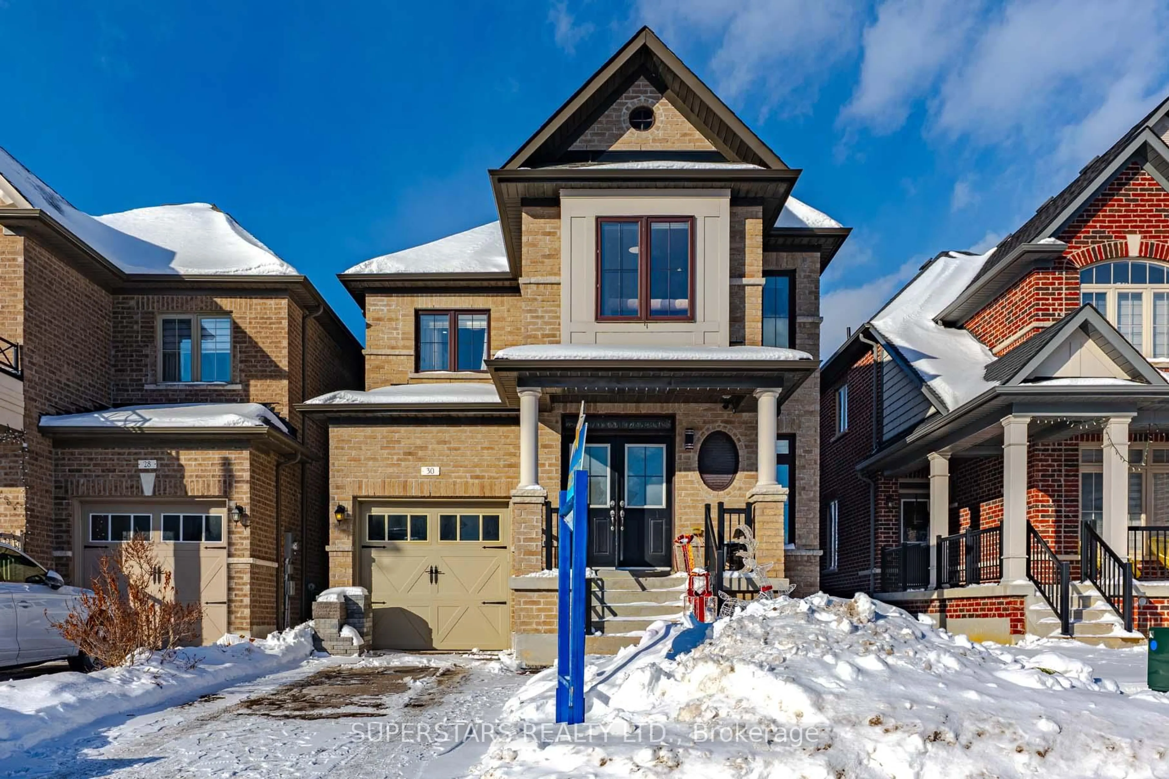 Home with brick exterior material, street for 30 Festival Crt, East Gwillimbury Ontario L9N 0N8