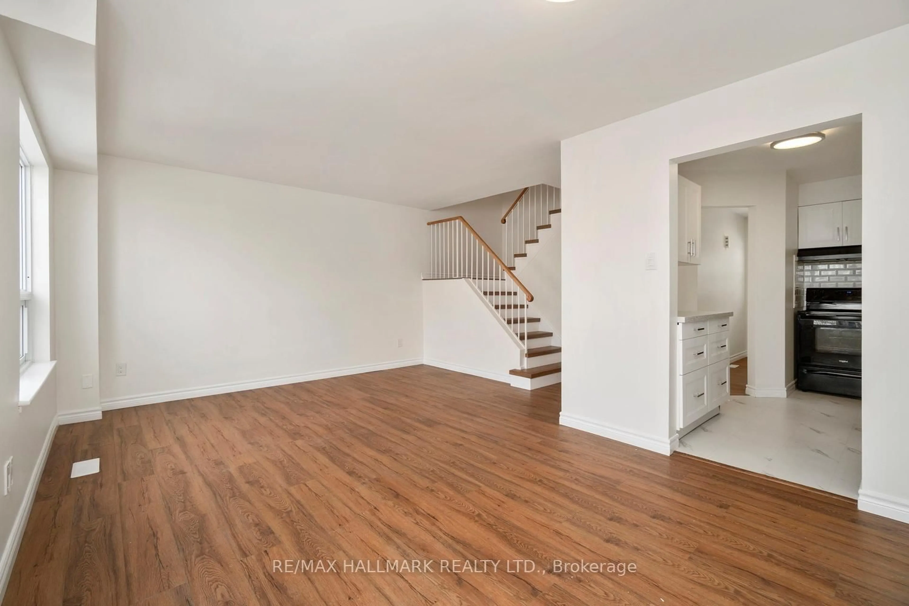 A pic of a room for 595 Gibney Cres #16, Newmarket Ontario L3X 1Y3