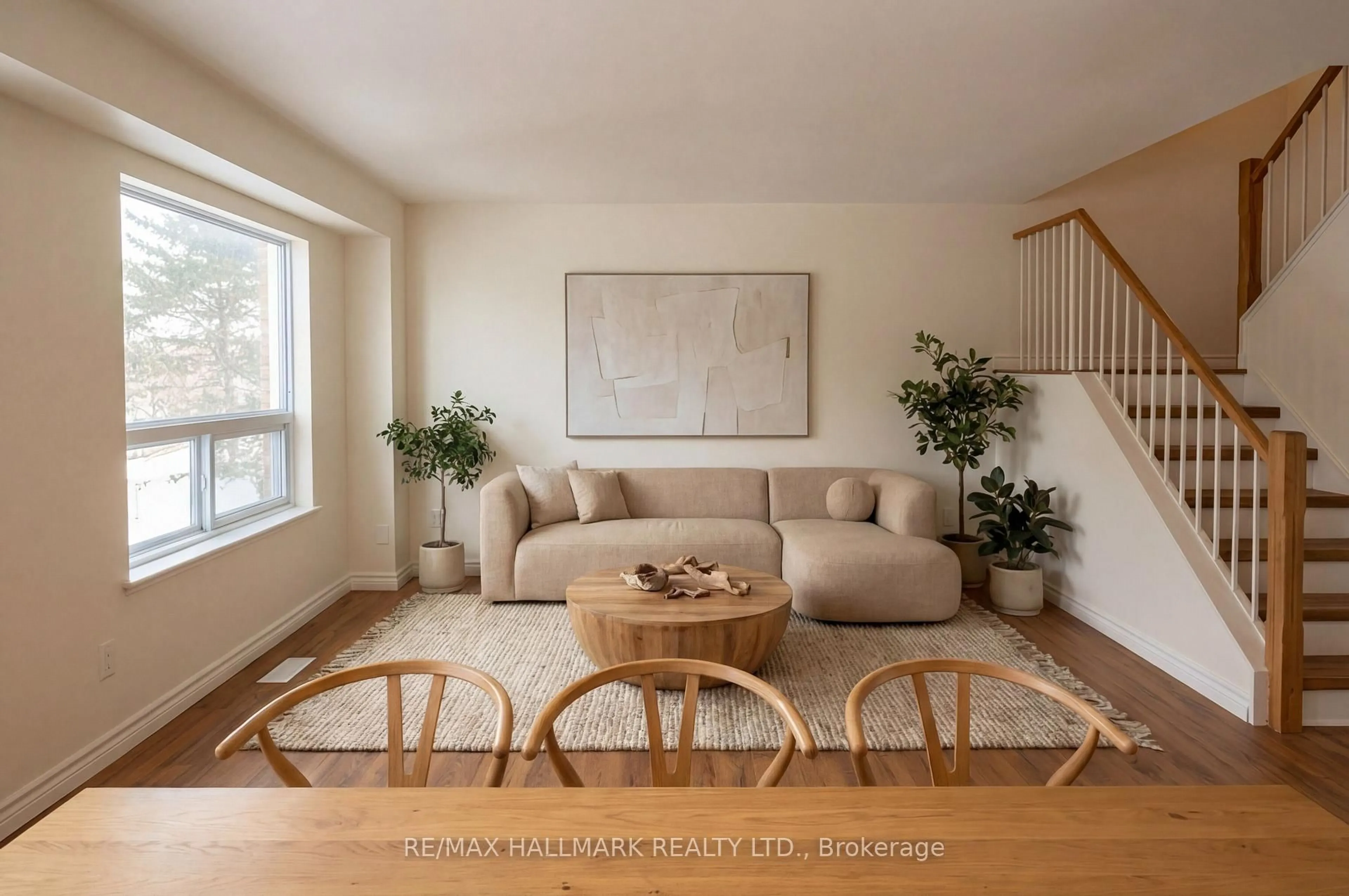 Living room with furniture, unknown for 595 Gibney Cres #16, Newmarket Ontario L3X 1Y3