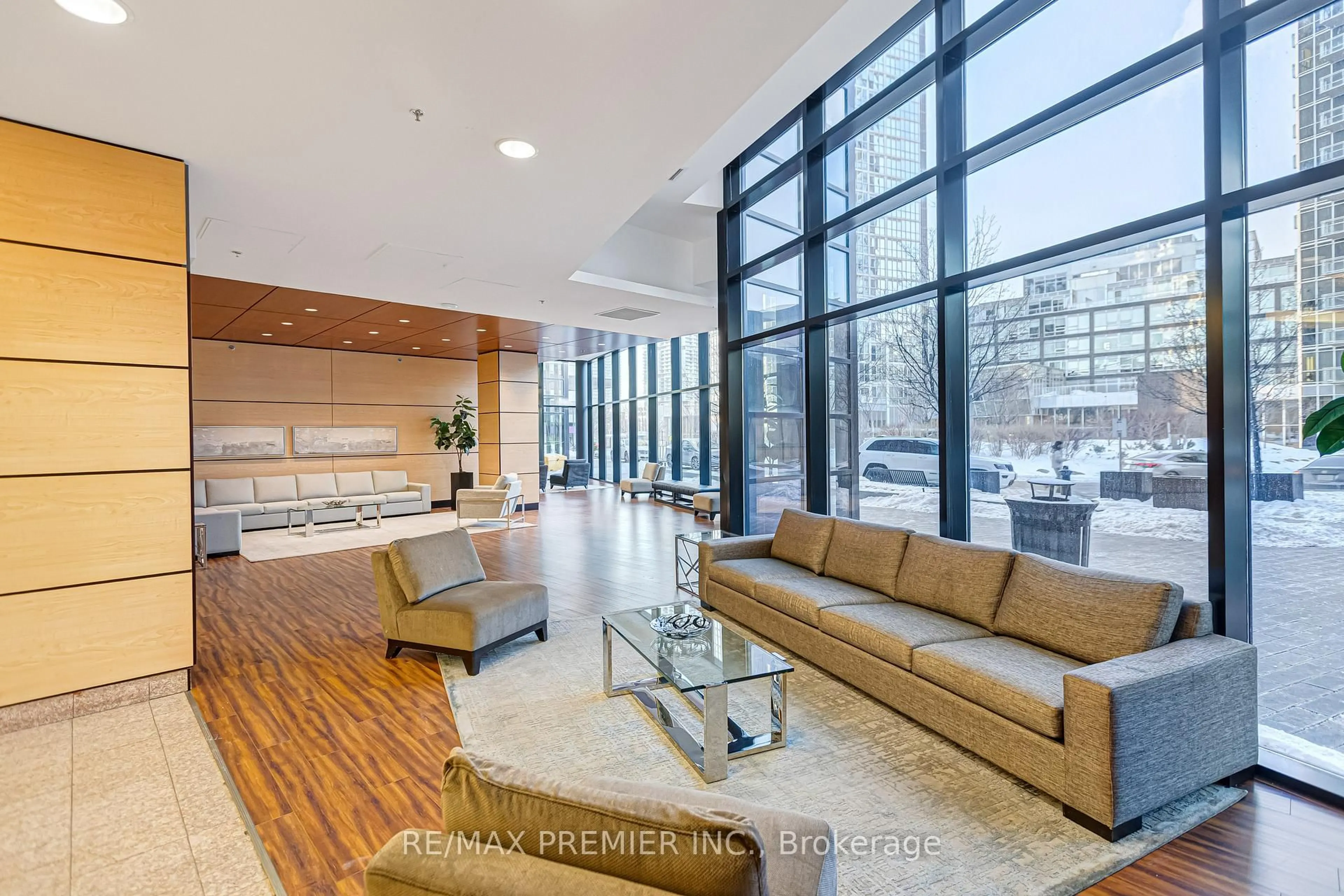 Indoor foyer for 2900 Highway 7 #2001, Vaughan Ontario L4K 0G3