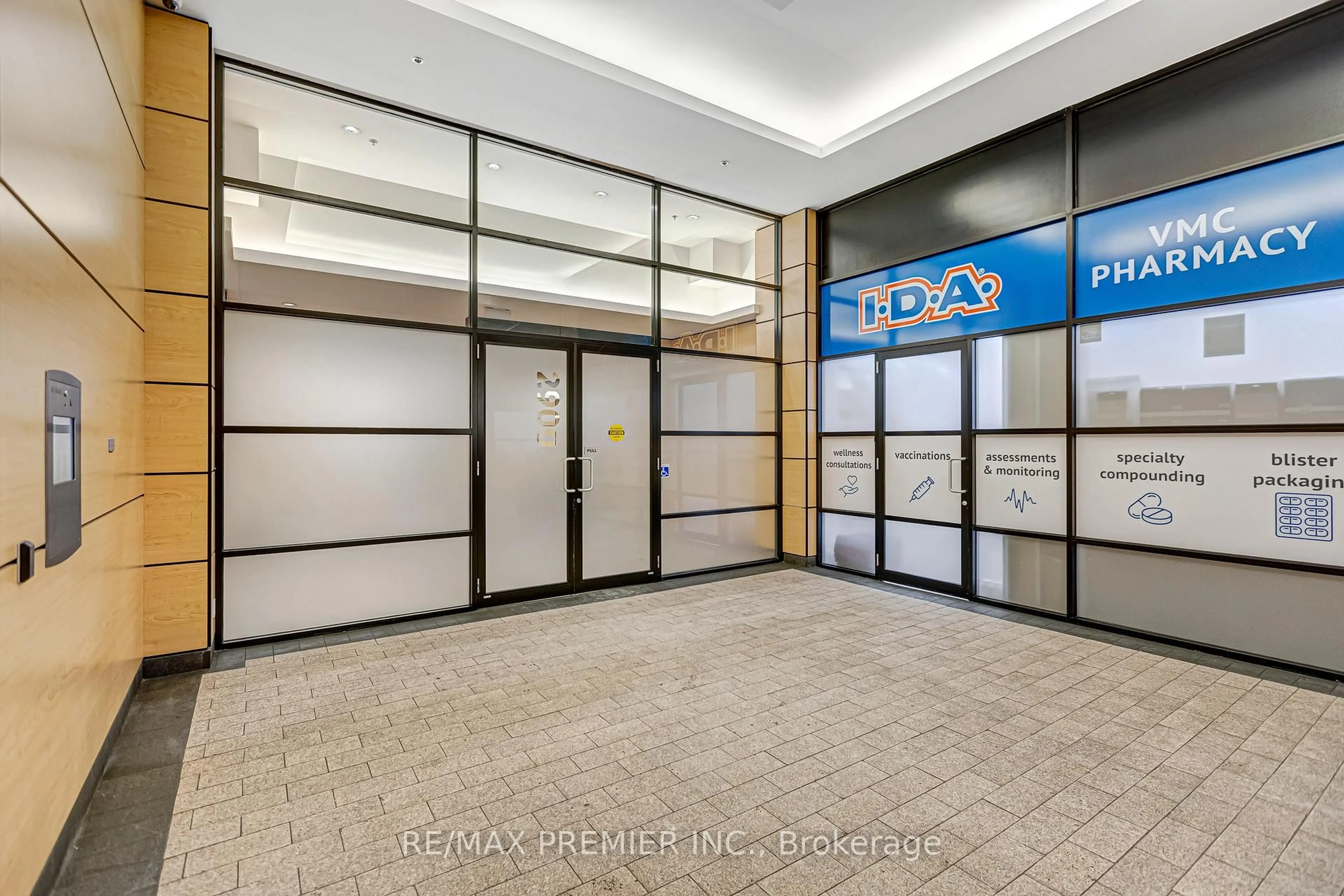 Indoor foyer for 2900 Highway 7 #2001, Vaughan Ontario L4K 0G3