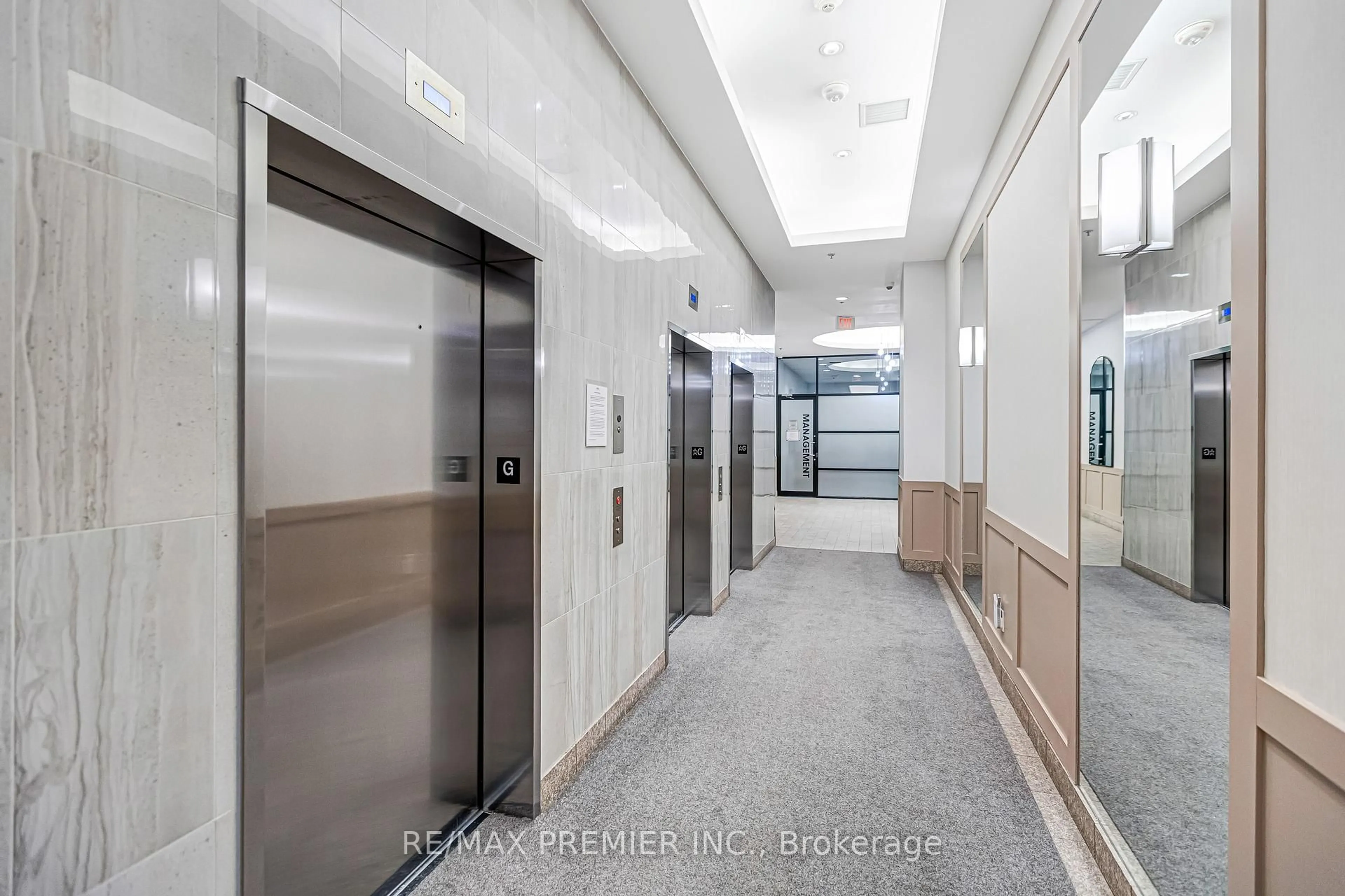 Indoor foyer for 2900 Highway 7 #2001, Vaughan Ontario L4K 0G3