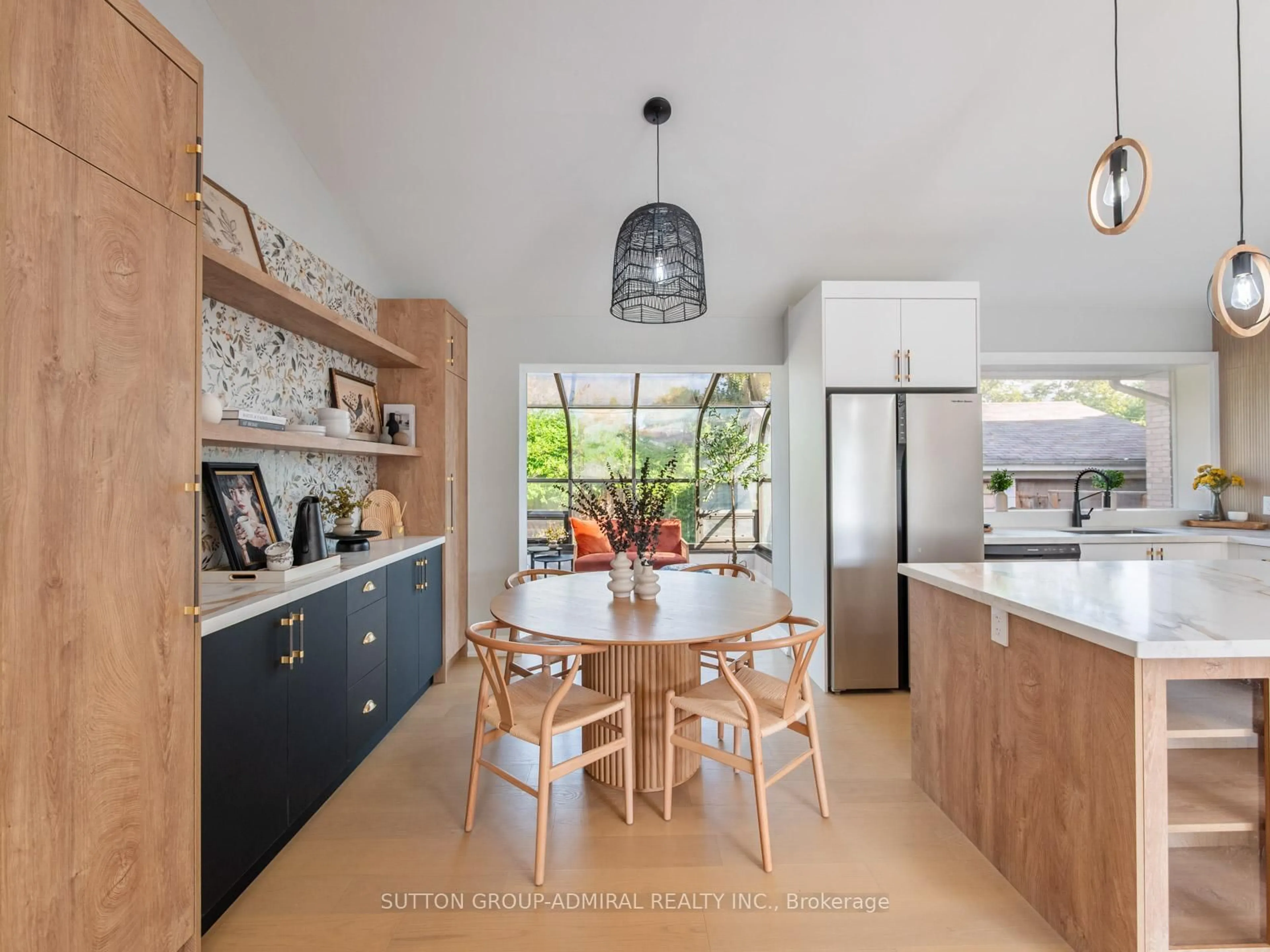 Contemporary kitchen, unknown for 393 Paliser Cres, Richmond Hill Ontario L4C 1S2