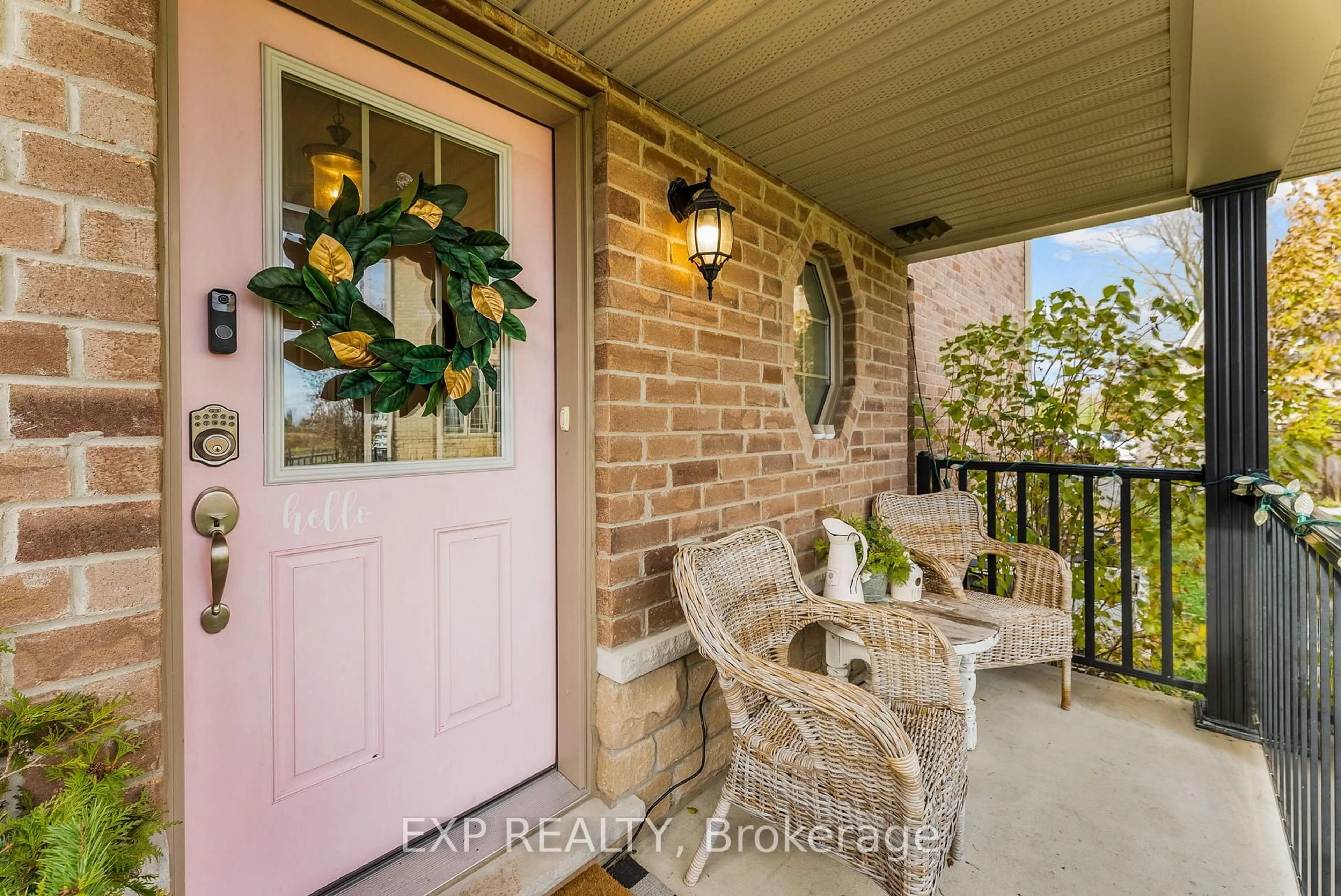 Indoor entryway for 7 Vita Stephanie Crt, Georgina Ontario L0E 1R0