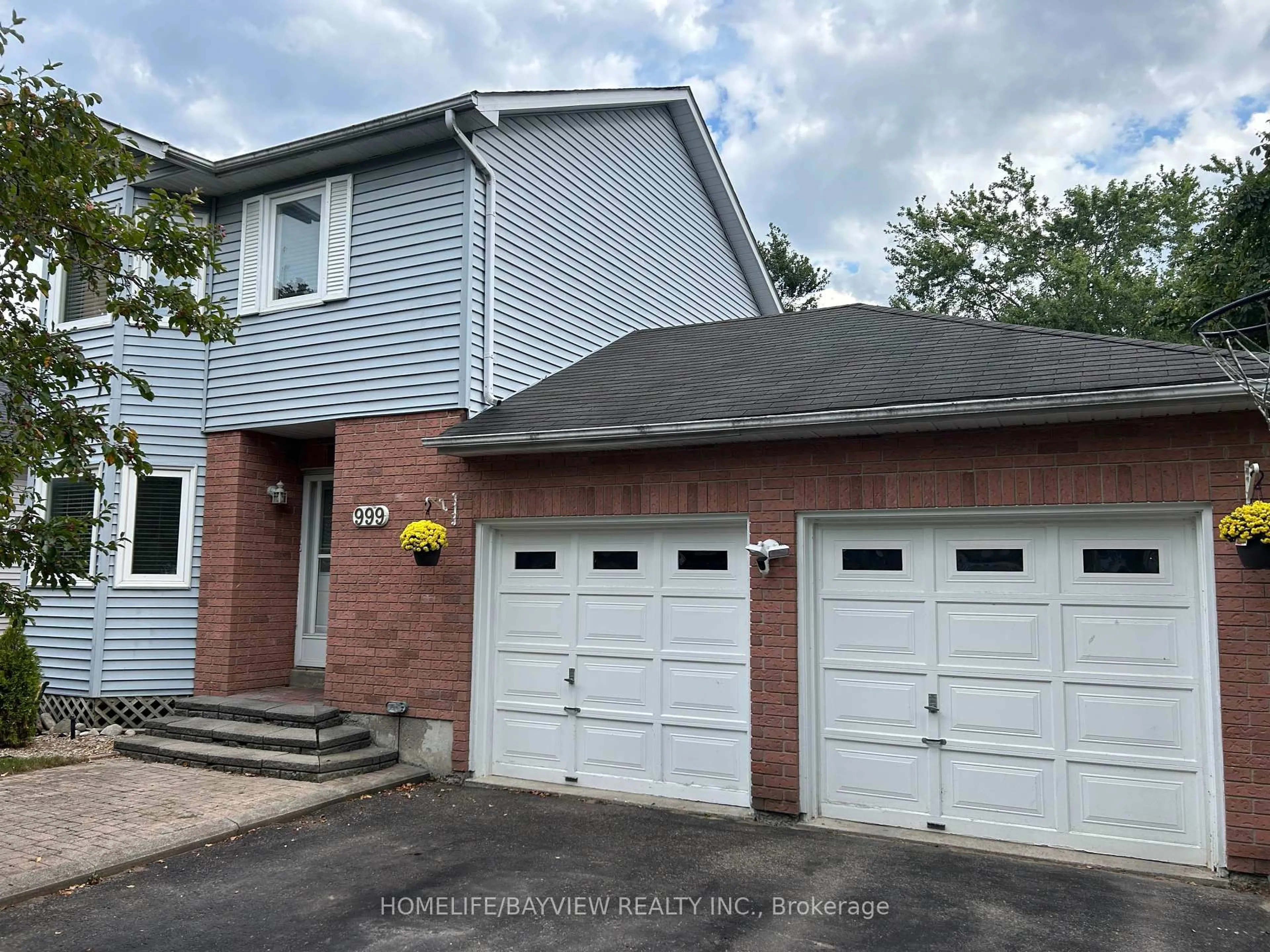 Home with brick exterior material, street for 999 Anna Maria Ave, Innisfil Ontario L9S 1V5