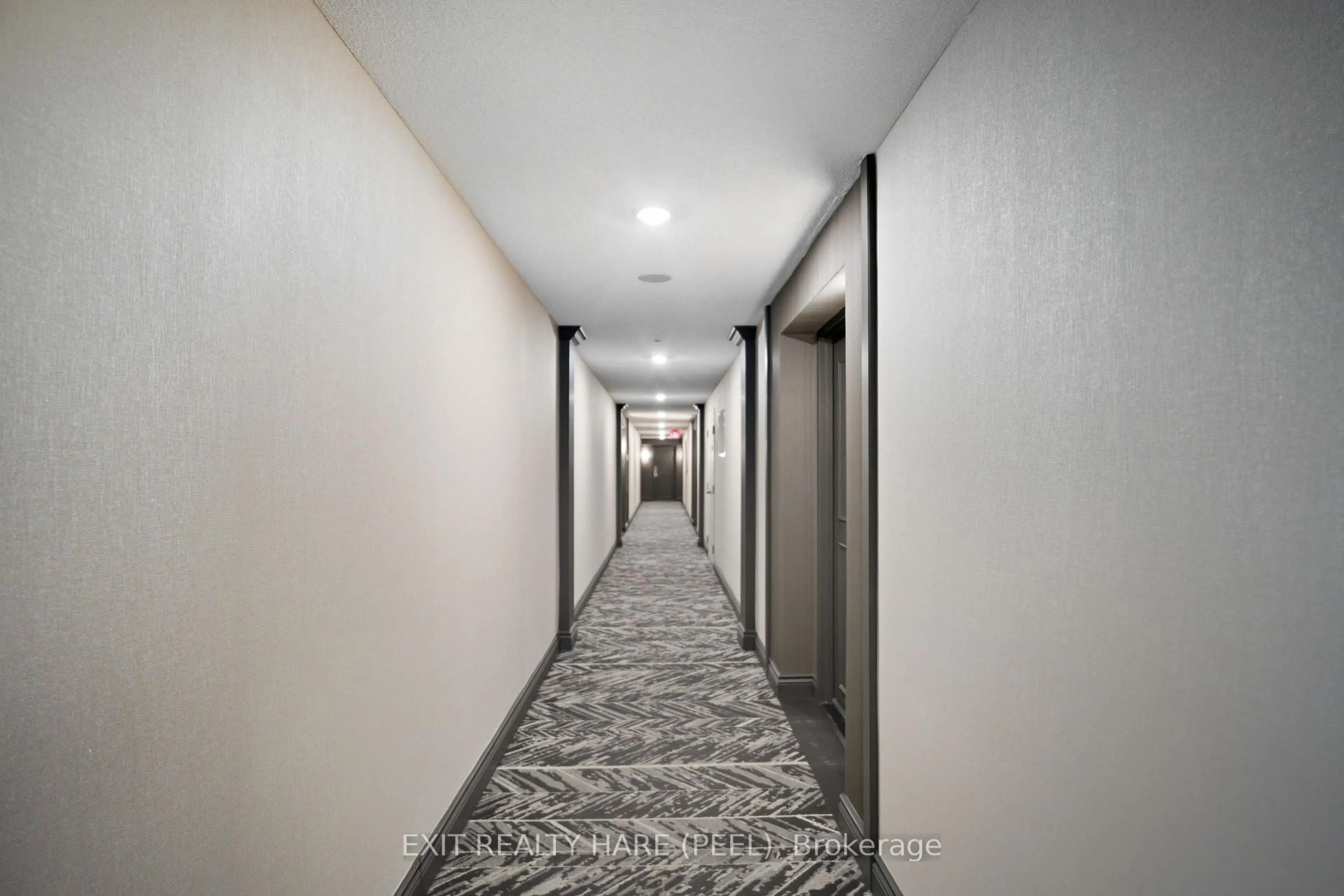 Indoor foyer for 11 Townsgate Dr #618, Vaughan Ontario L4J 8G4