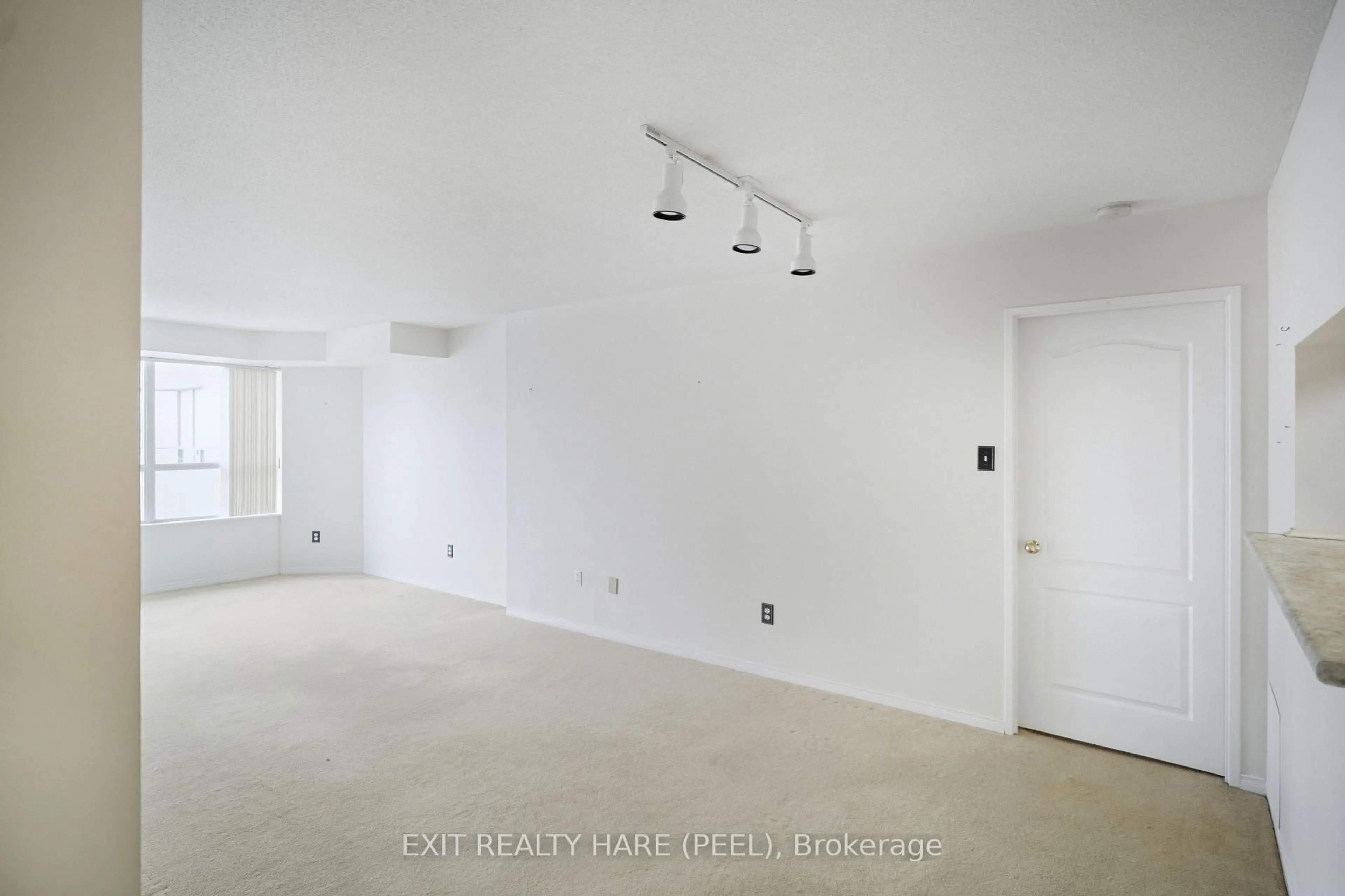 A pic of a room for 11 Townsgate Dr #618, Vaughan Ontario L4J 8G4