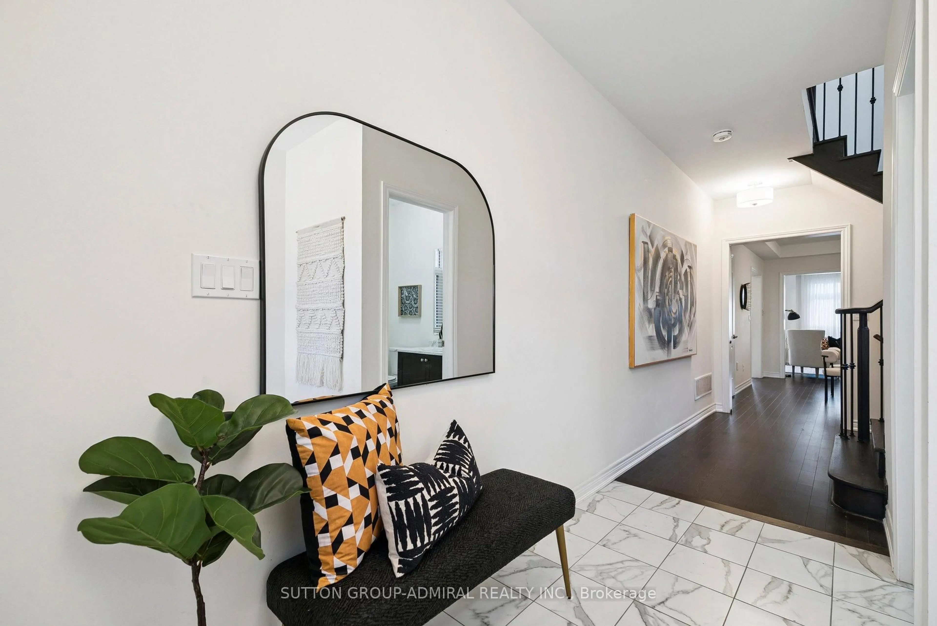 Indoor entryway for 15 John Smith St, East Gwillimbury Ontario L9N 0S7