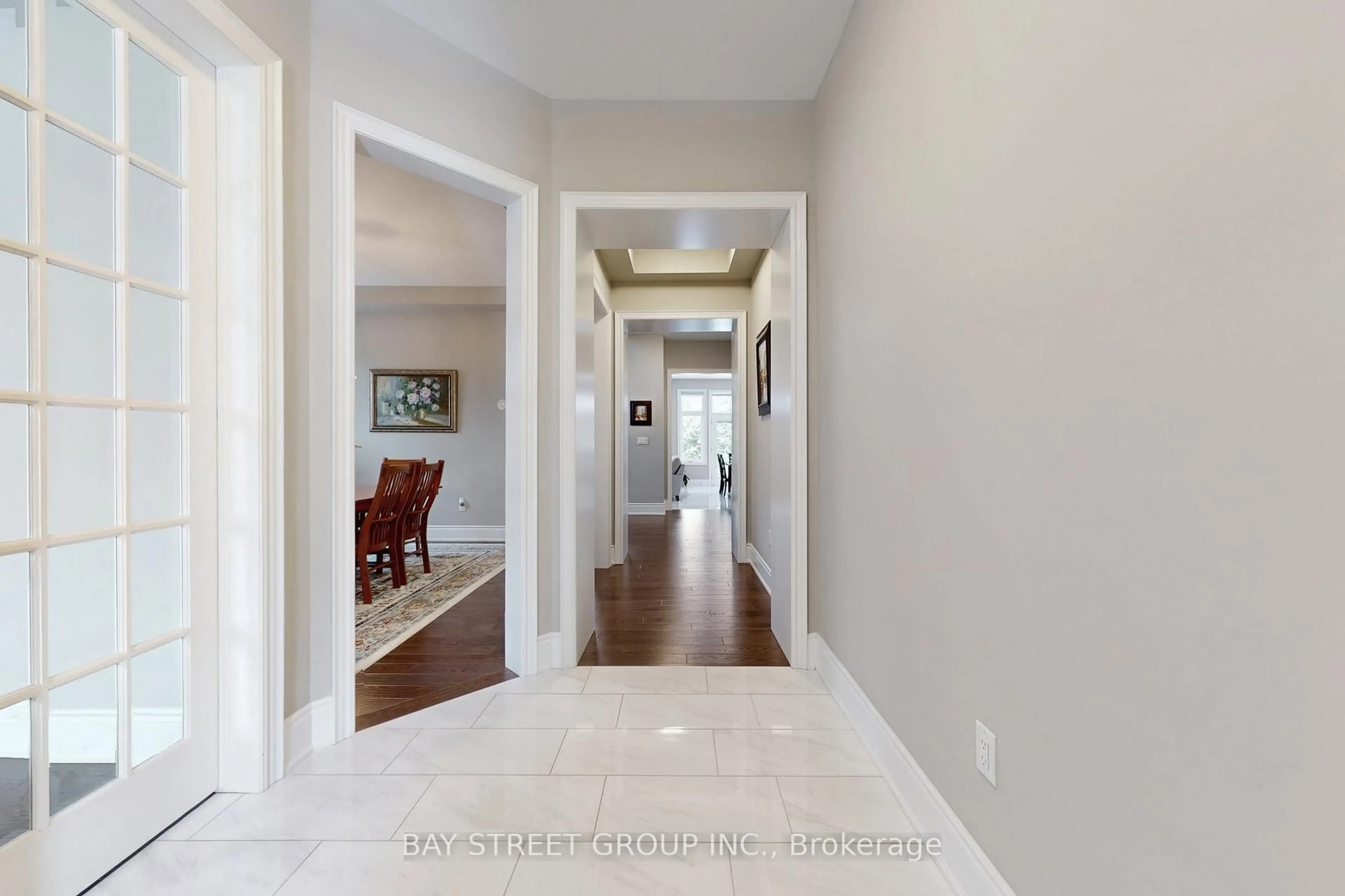 Indoor entryway for 39 Cairns Gate, King Ontario L7B 0P5