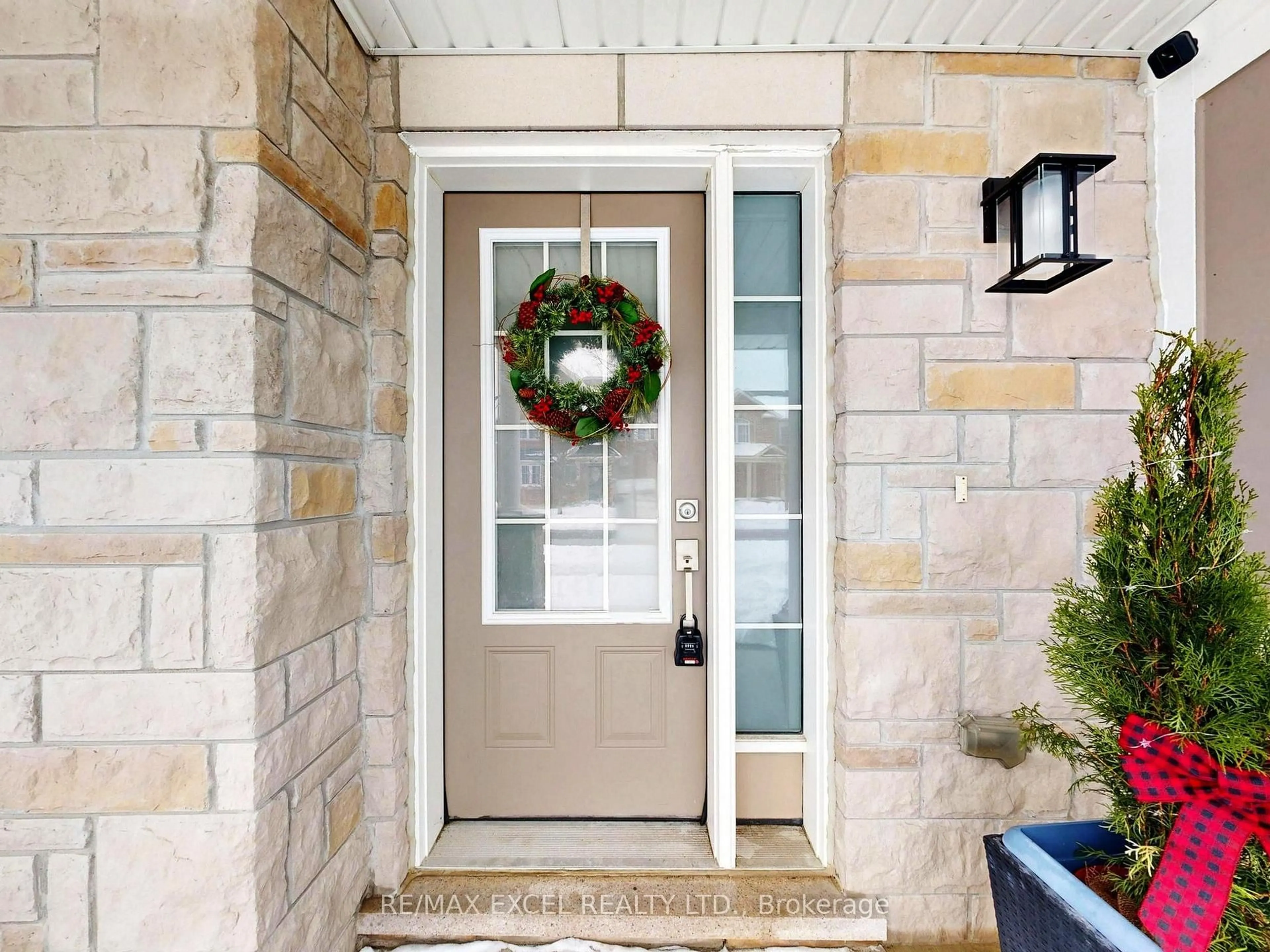 Indoor entryway for 89 Hutt Cres, Aurora Ontario L4G 0T2