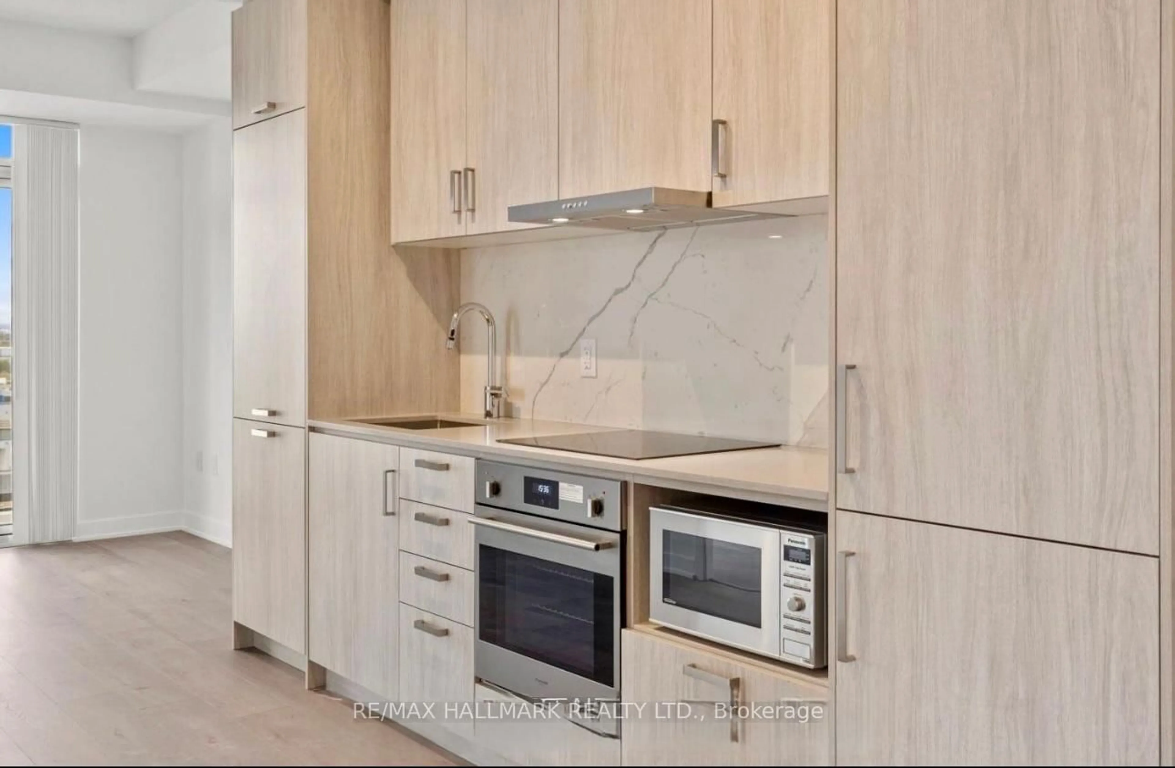 Standard kitchen, wood/laminate floor for 60 Honeycrisp Cres #820, Vaughan Ontario L4K 0N5