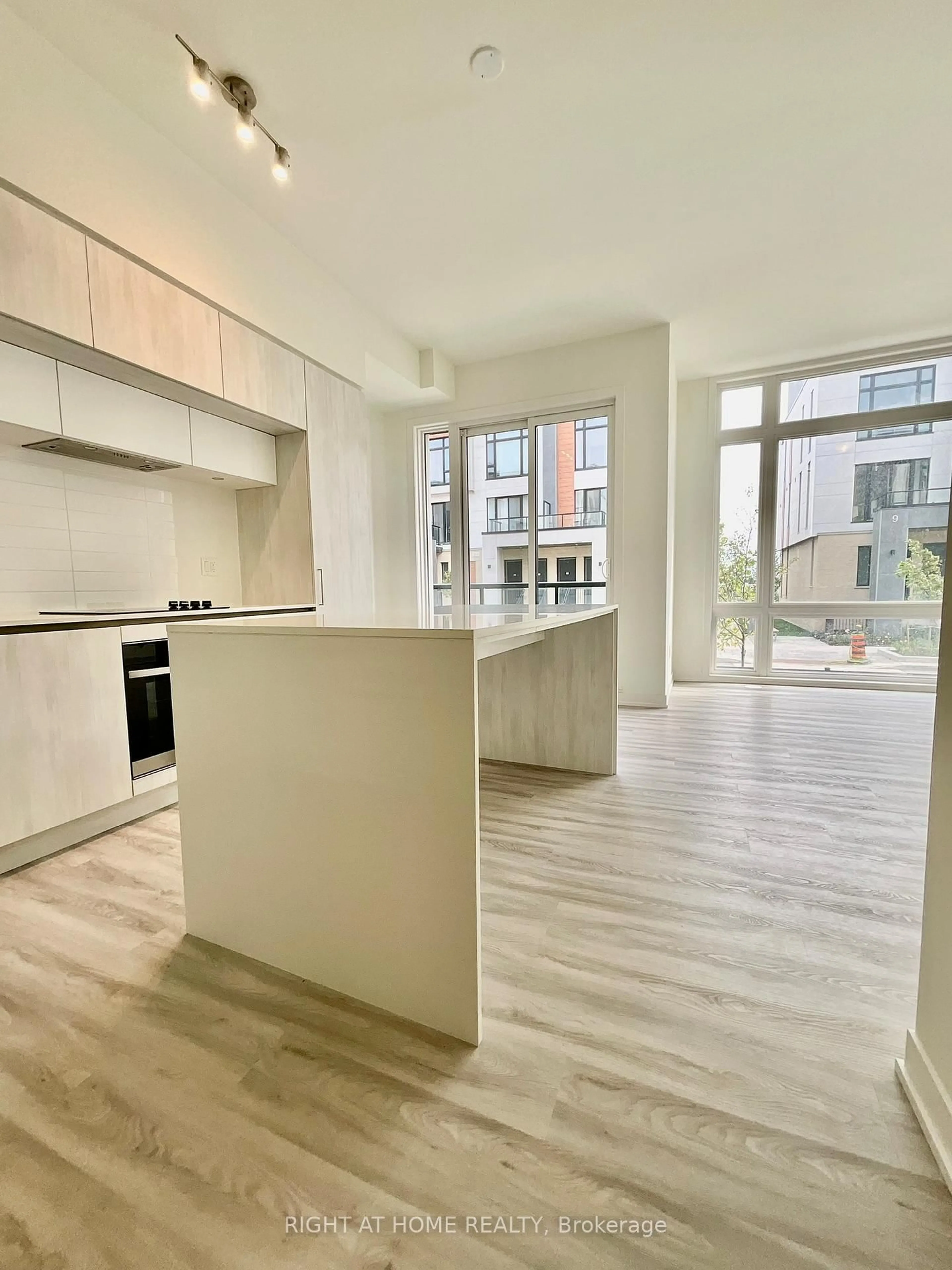 Open concept kitchen, unknown for 8 Steckley House Lane, Richmond Hill Ontario L4S 0N1