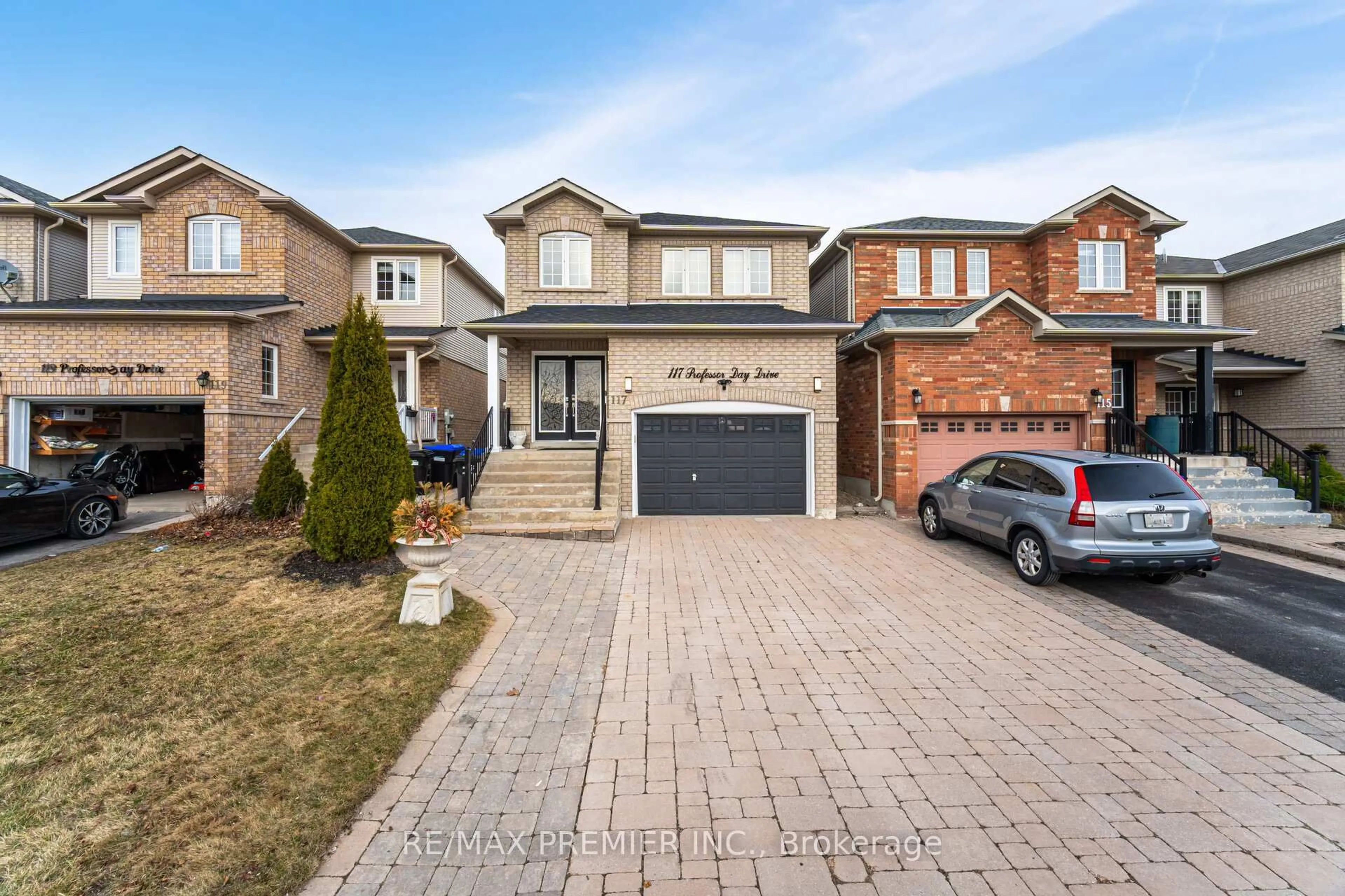 Home with brick exterior material, street for 117 Professor Day Dr, Bradford West Gwillimbury Ontario L3Z 3C1