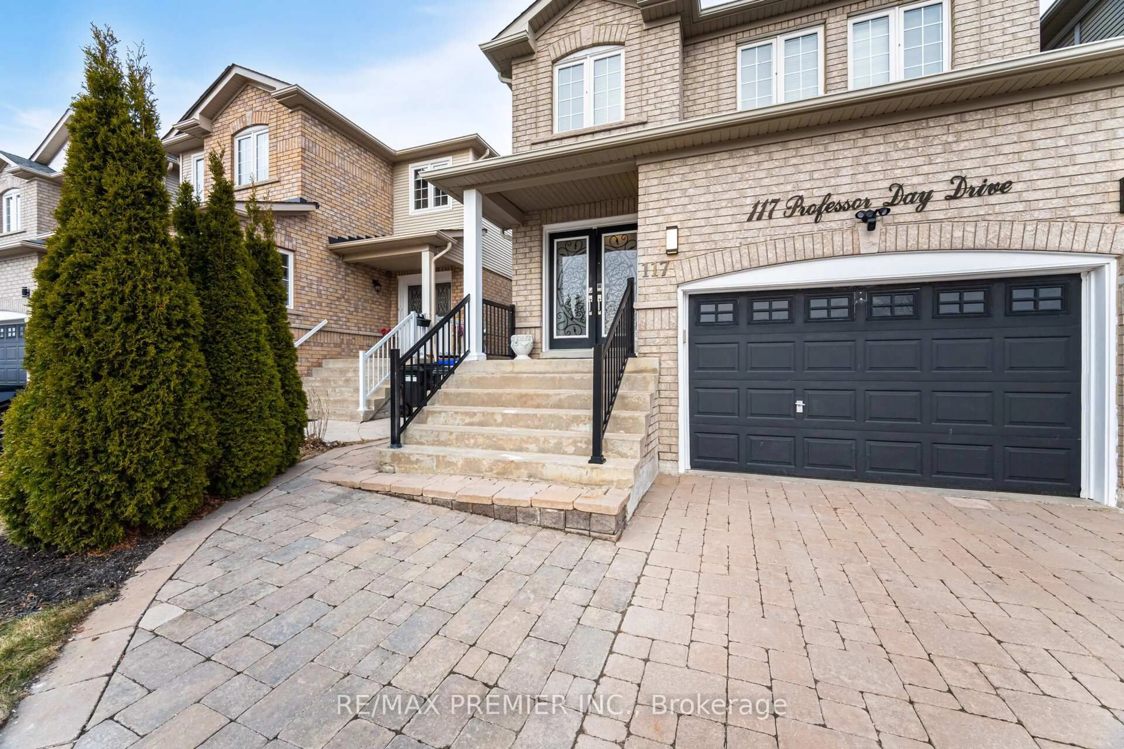 Home with brick exterior material, street for 117 Professor Day Dr, Bradford West Gwillimbury Ontario L3Z 3C1