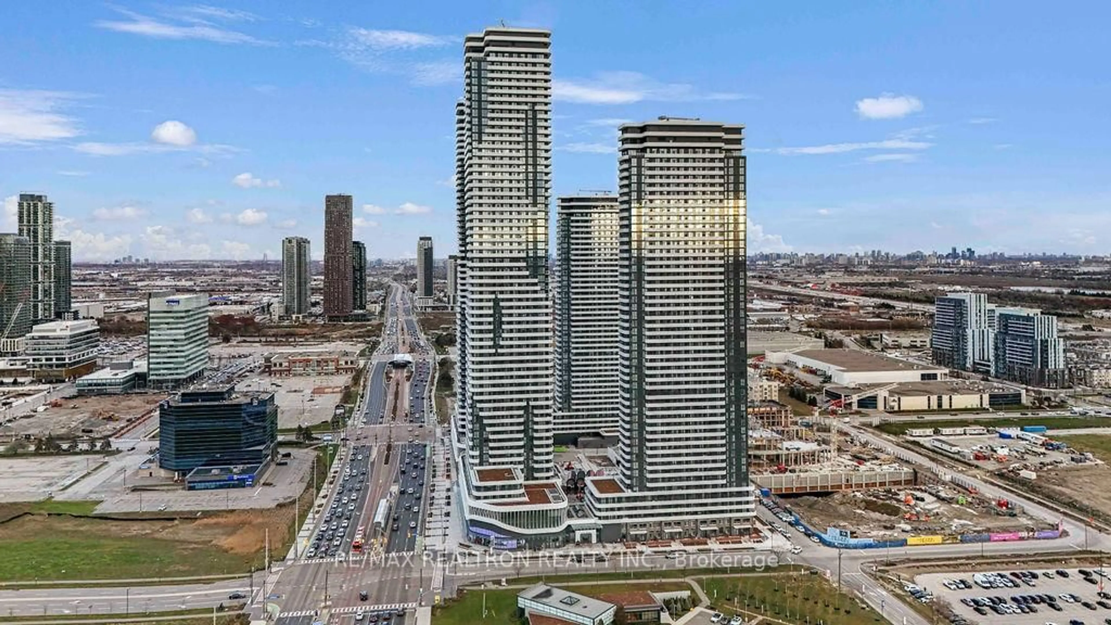 A pic from outside/outdoor area/front of a property/back of a property/a pic from drone, city buildings view from balcony for 225 Commerce St #4608, Vaughan Ontario L4K 0R1