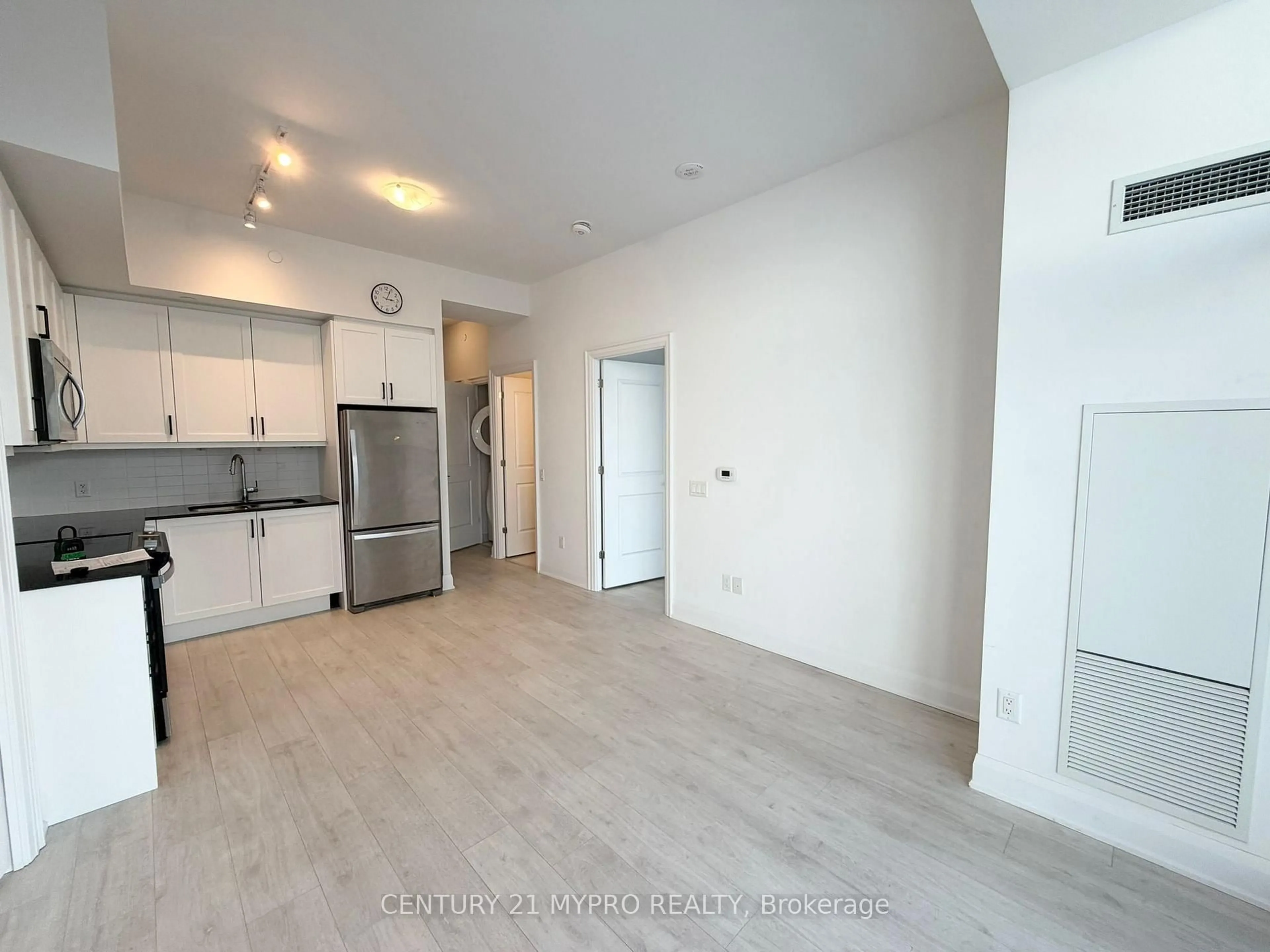 A pic of a room for 10 Gatineau Dr #1605, Vaughan Ontario L4J 0L2