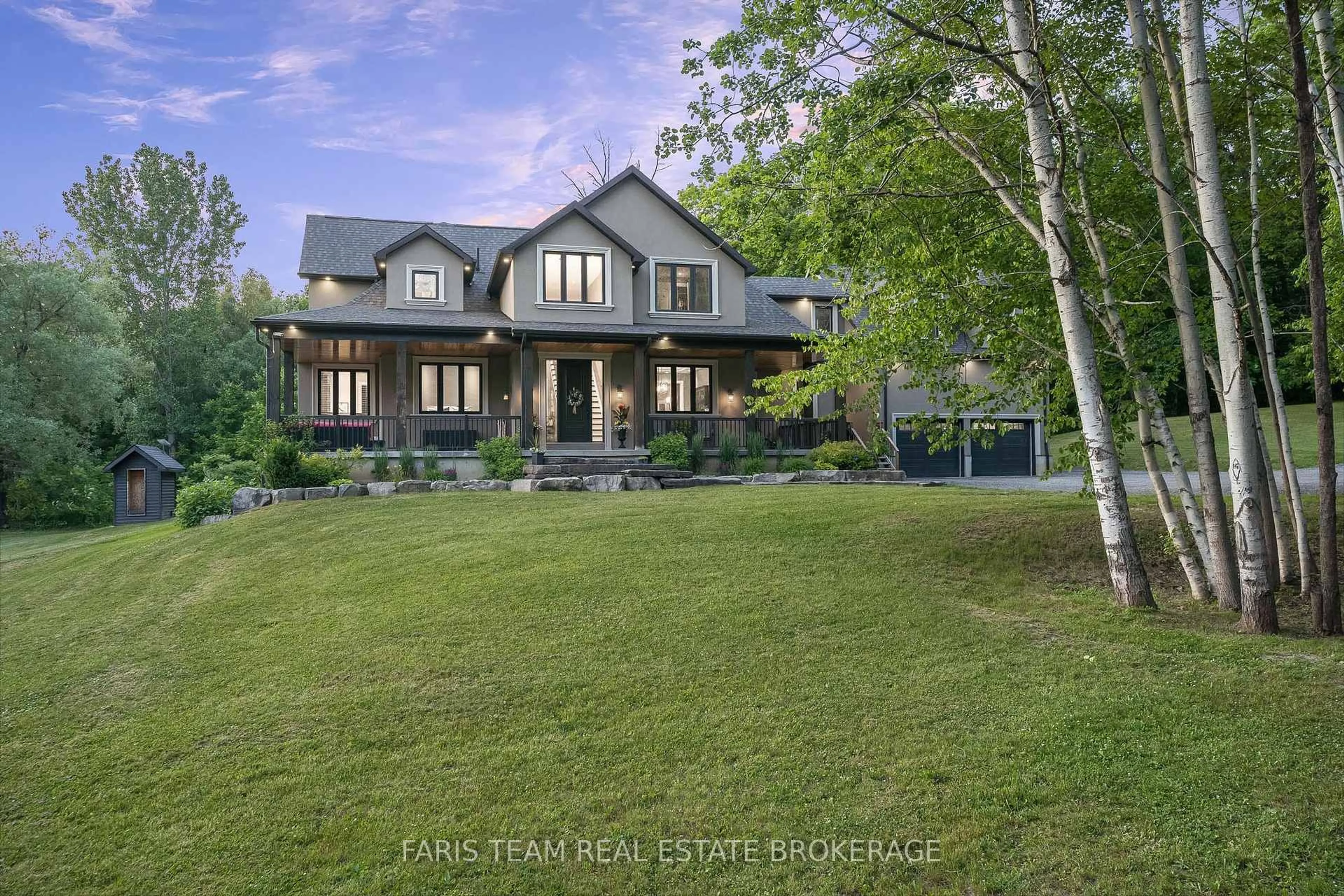 A pic from outside/outdoor area/front of a property/back of a property/a pic from drone, unknown for 400 Lloyd's Lane, King Ontario L7B 0E4