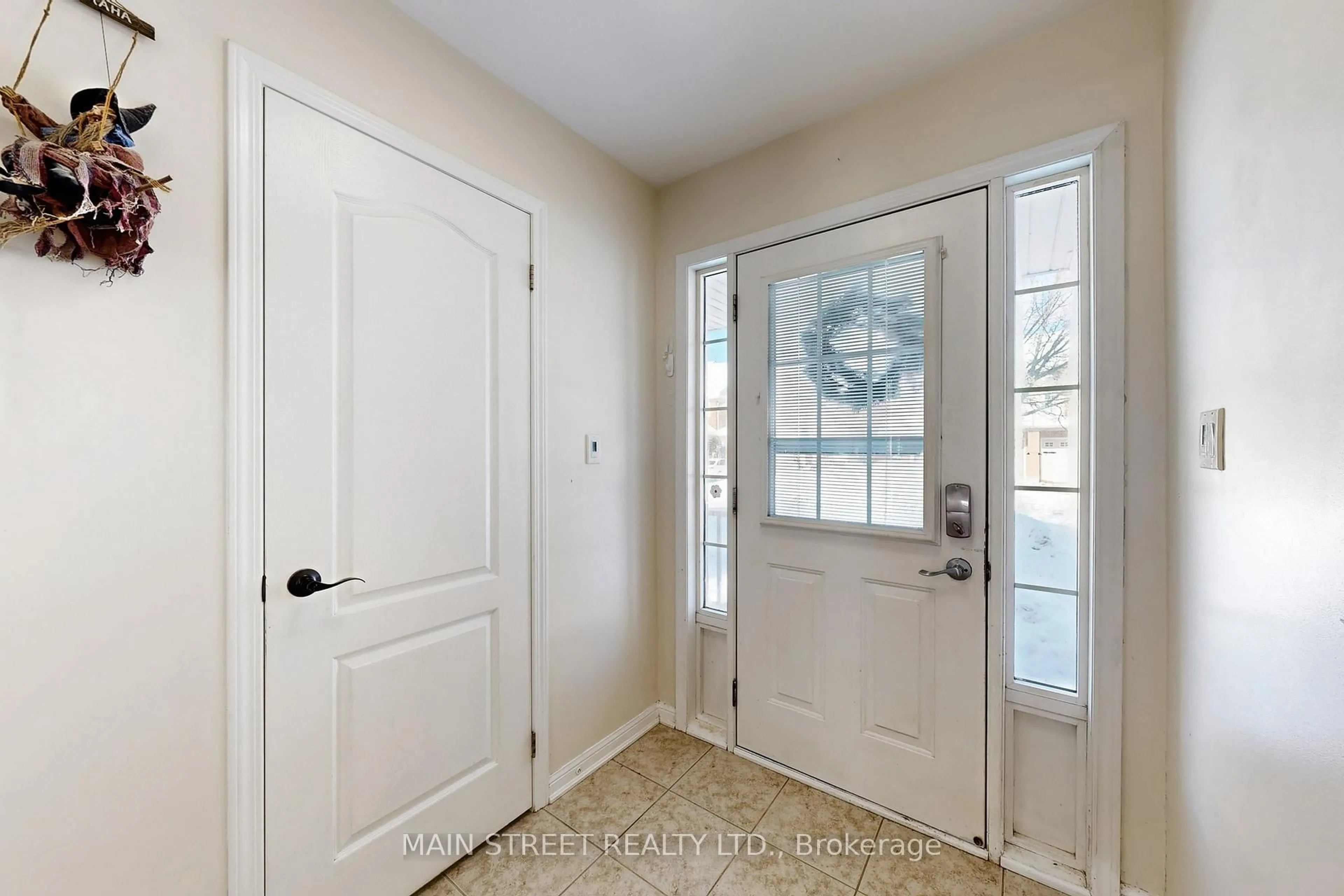 Indoor entryway for 20 Dougherty Cres, Whitchurch-Stouffville Ontario L4A 0A6
