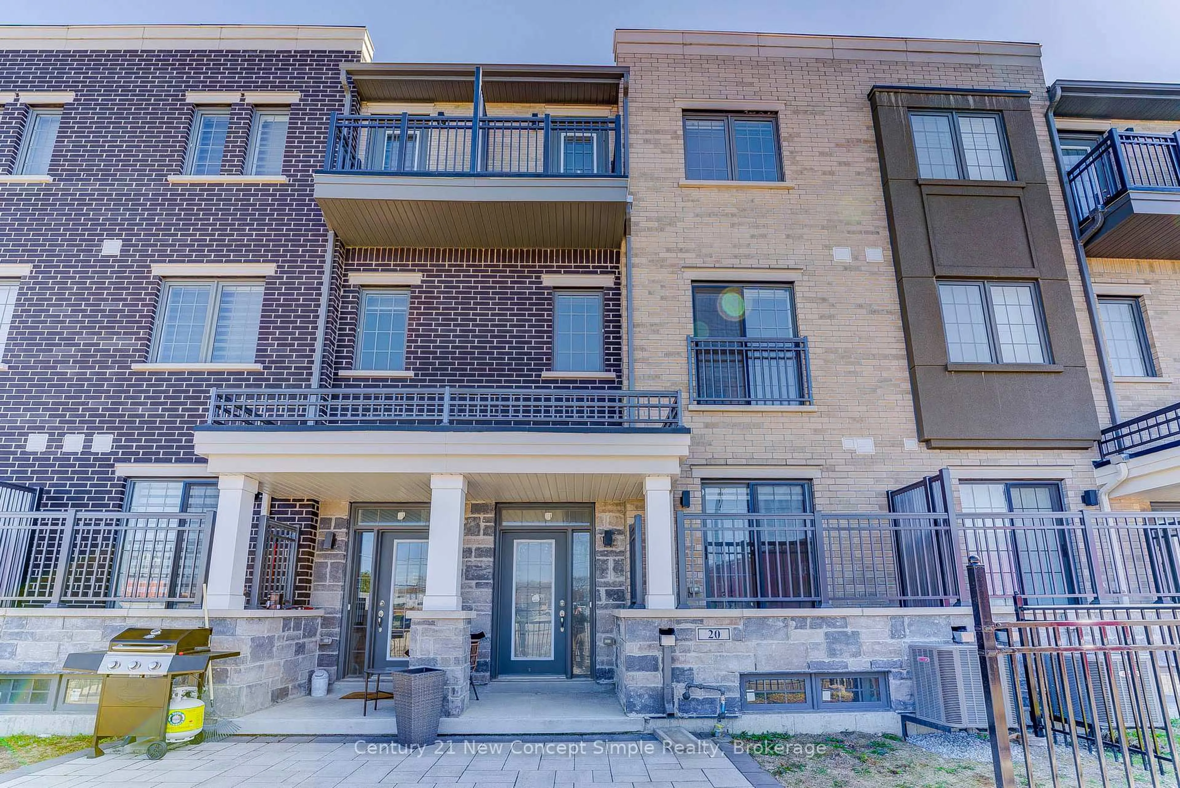 Home with brick exterior material, unknown for 20 Maybank Lane, Whitchurch-Stouffville Ontario L4A 4X7