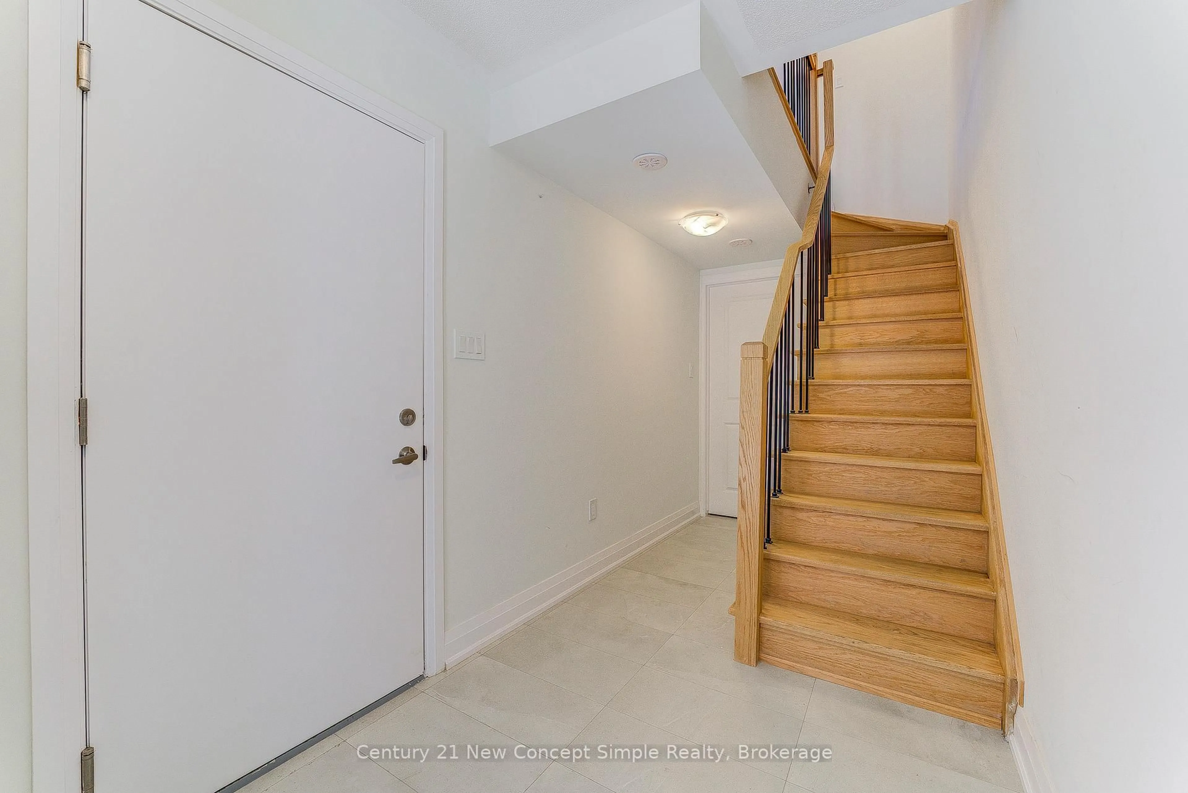 Indoor foyer for 20 Maybank Lane, Whitchurch-Stouffville Ontario L4A 4X7