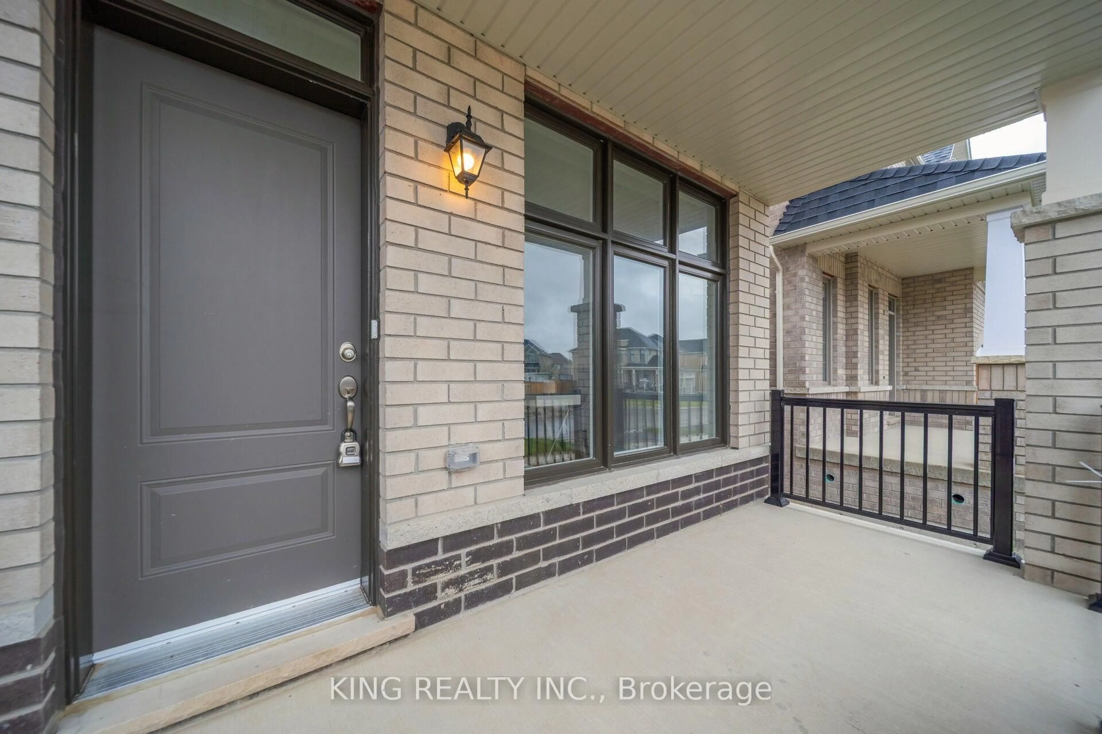 Indoor entryway for 79 BIG CANOE Dr, Georgina Ontario L0E 1R0