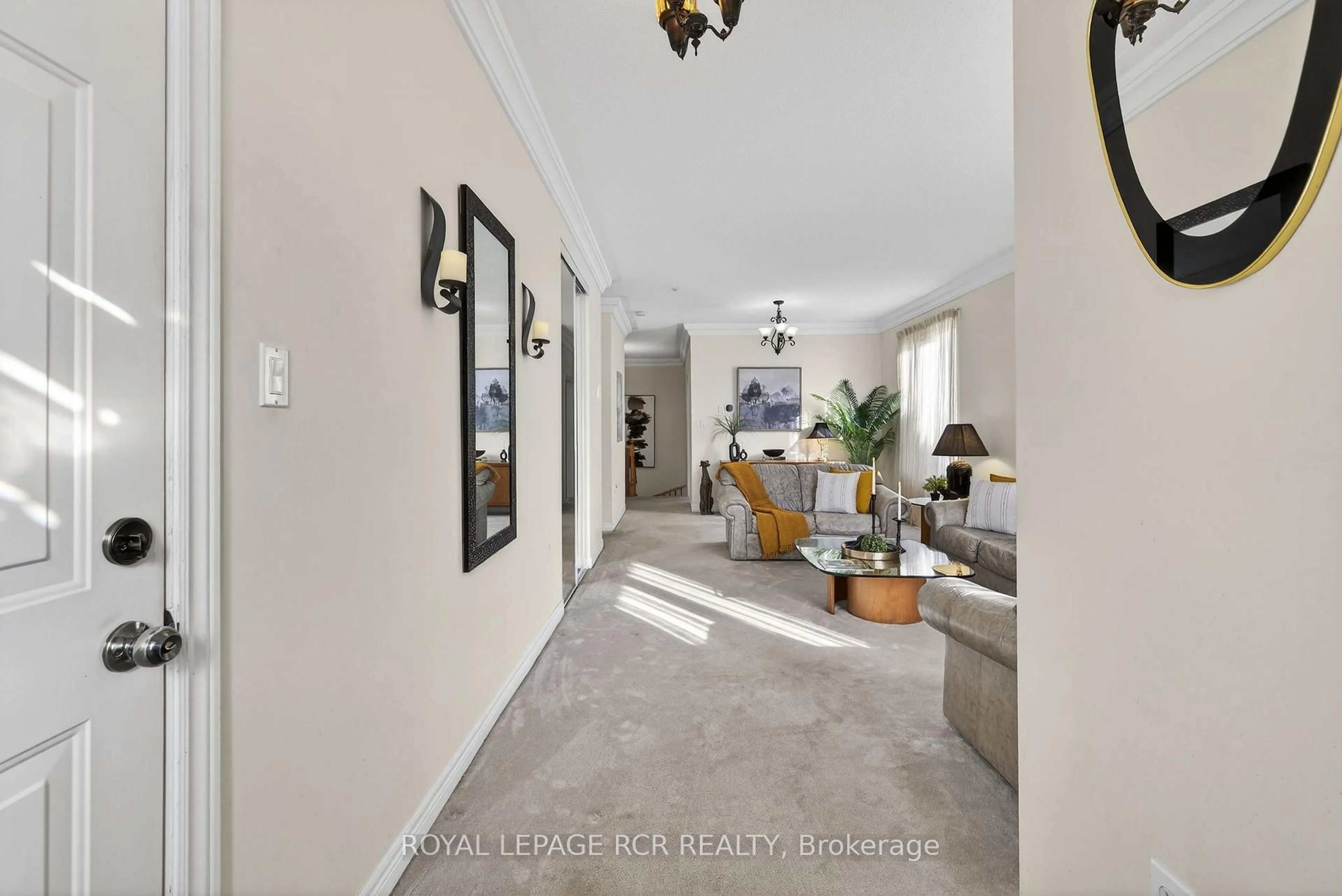 Indoor entryway for 13 Willard Hunt Crt, King Ontario L0G 1T0