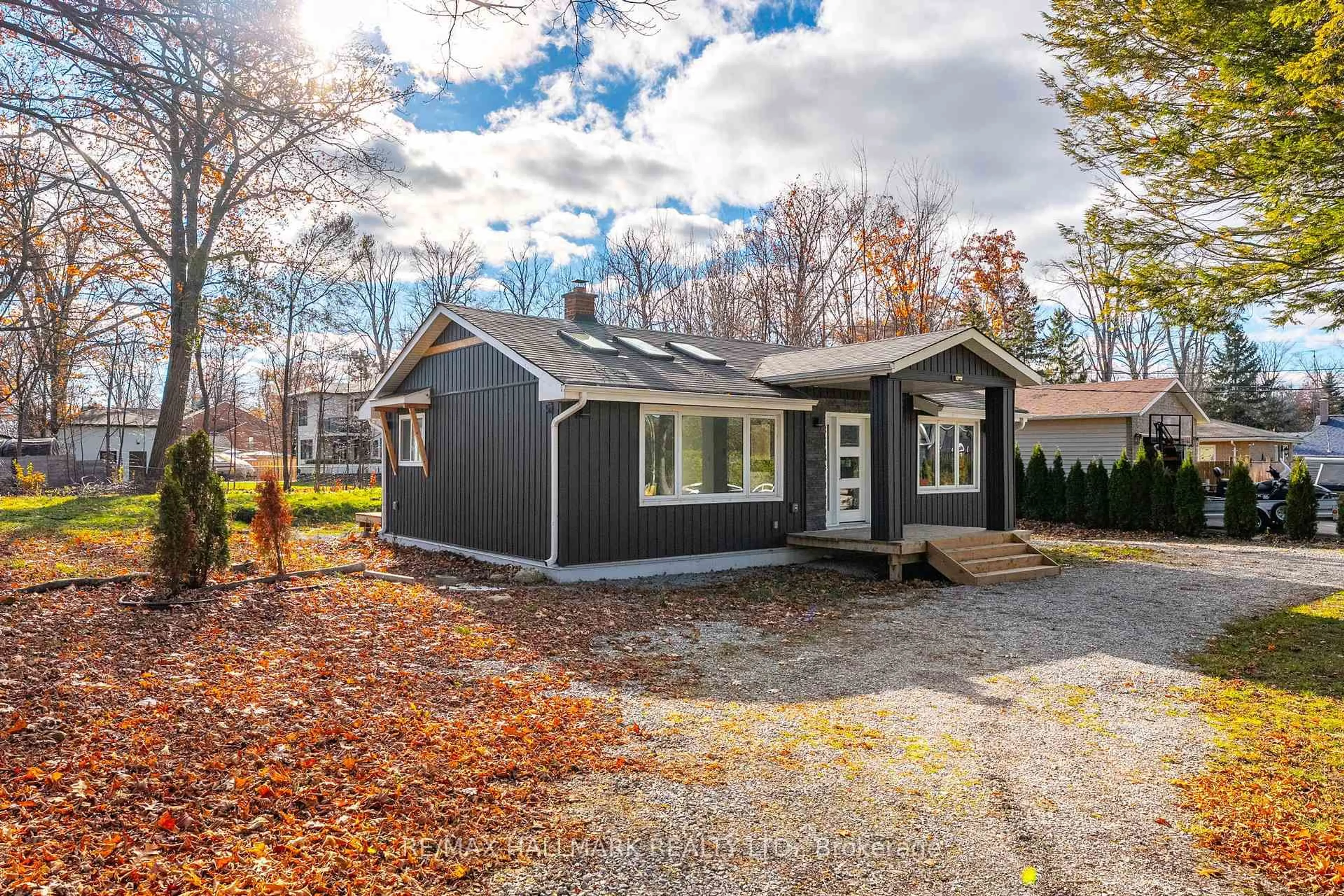 Home with vinyl exterior material, street for 43 Lakeside Dr, Innisfil Ontario L9S 2T8