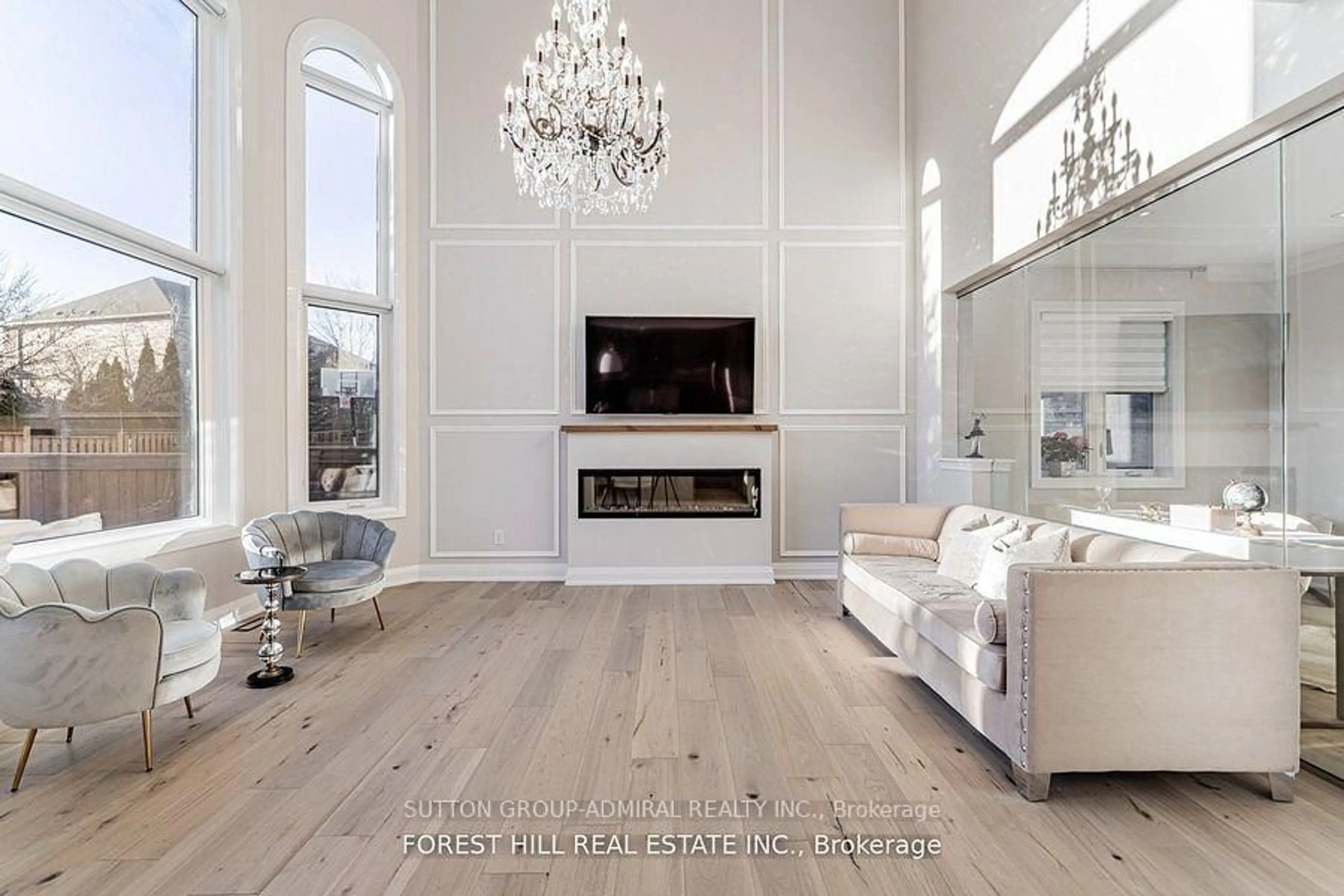 Living room with furniture, wood/laminate floor for 18 William Bowes Blvd, Vaughan Ontario L6A 4B1