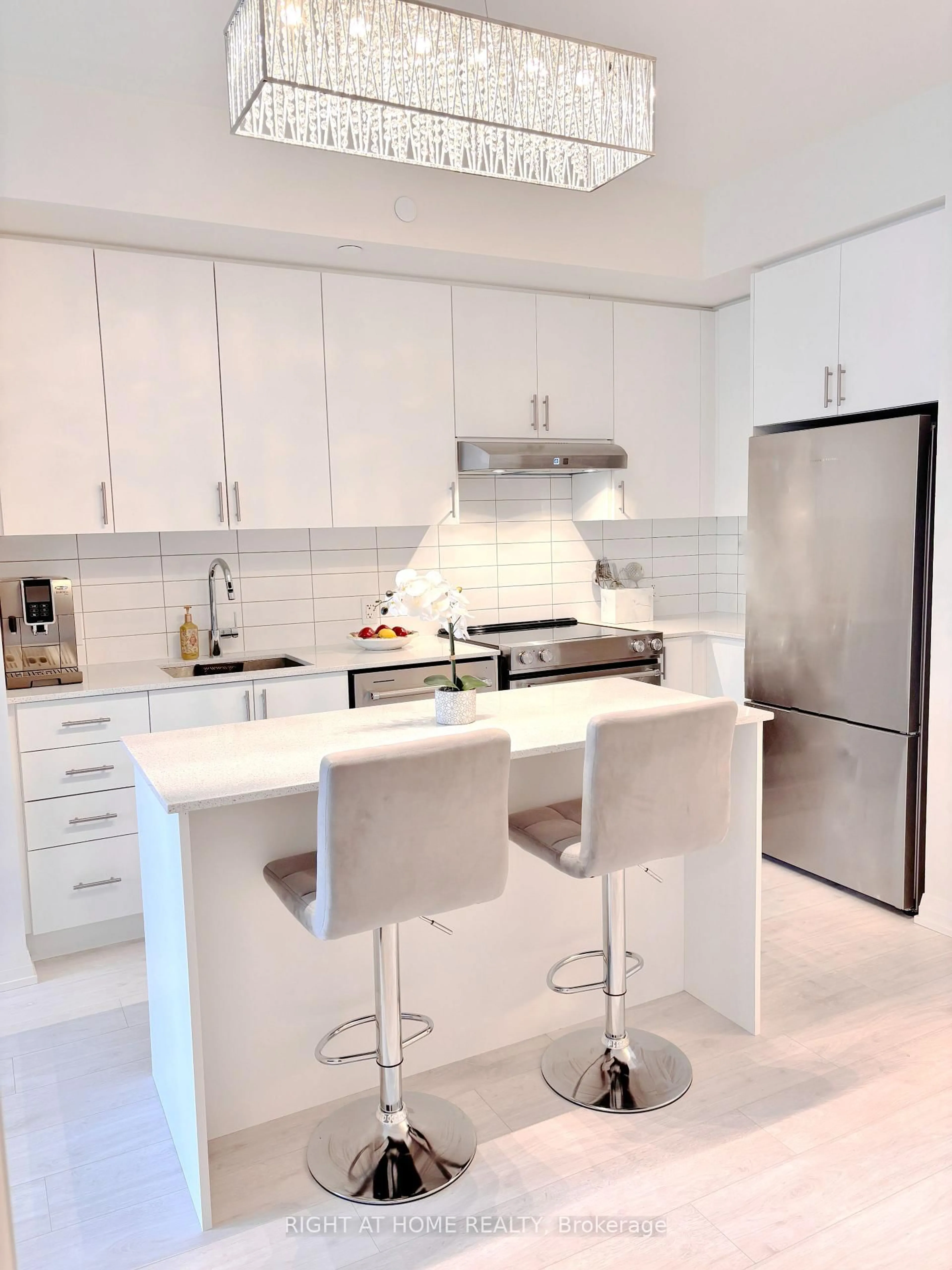 Contemporary kitchen, ceramic/tile floor for 9000 Jane St #1704, Vaughan Ontario L4K 0M6