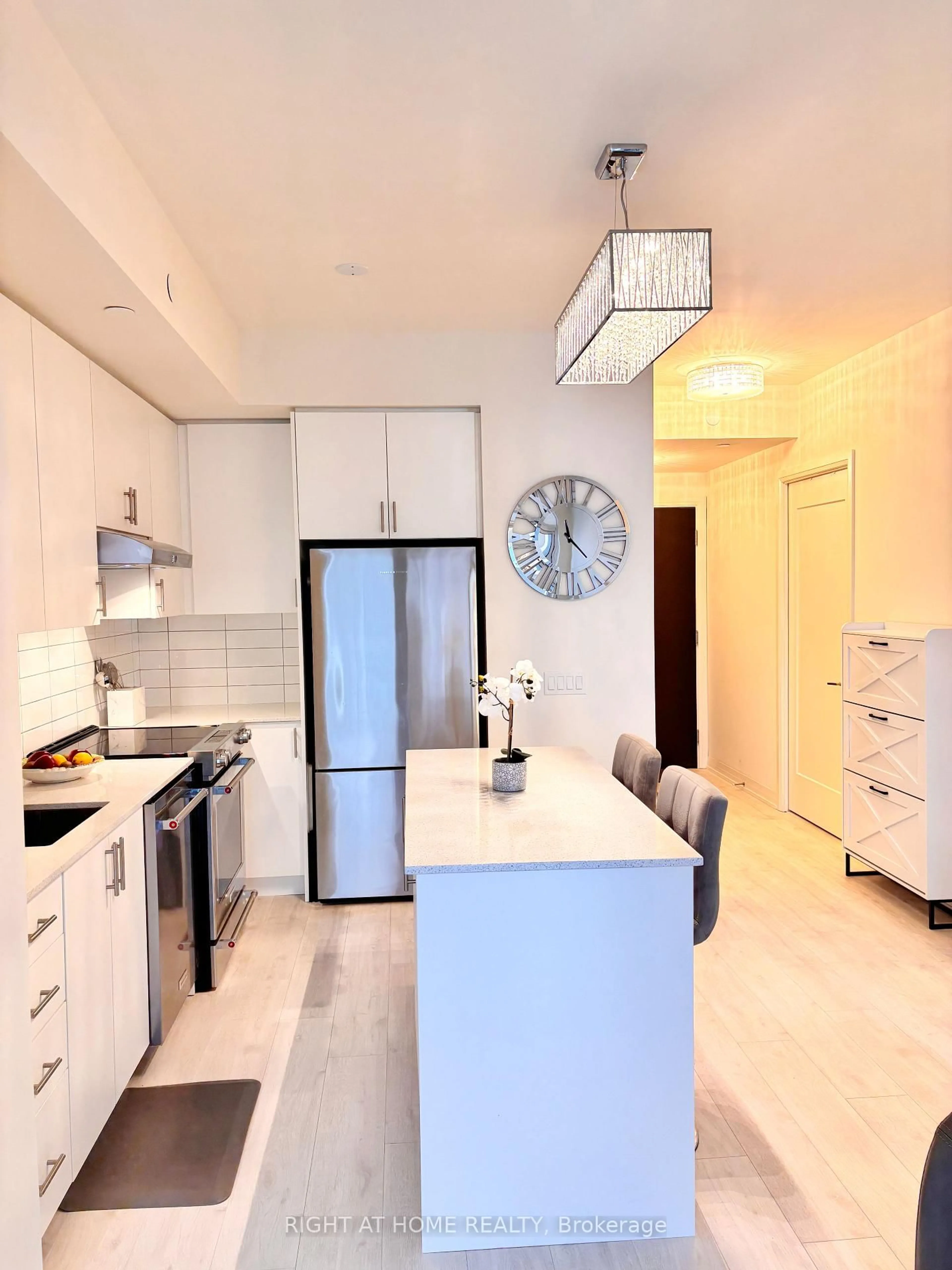 Unknown for 9000 Jane St #1704, Vaughan Ontario L4K 0M6