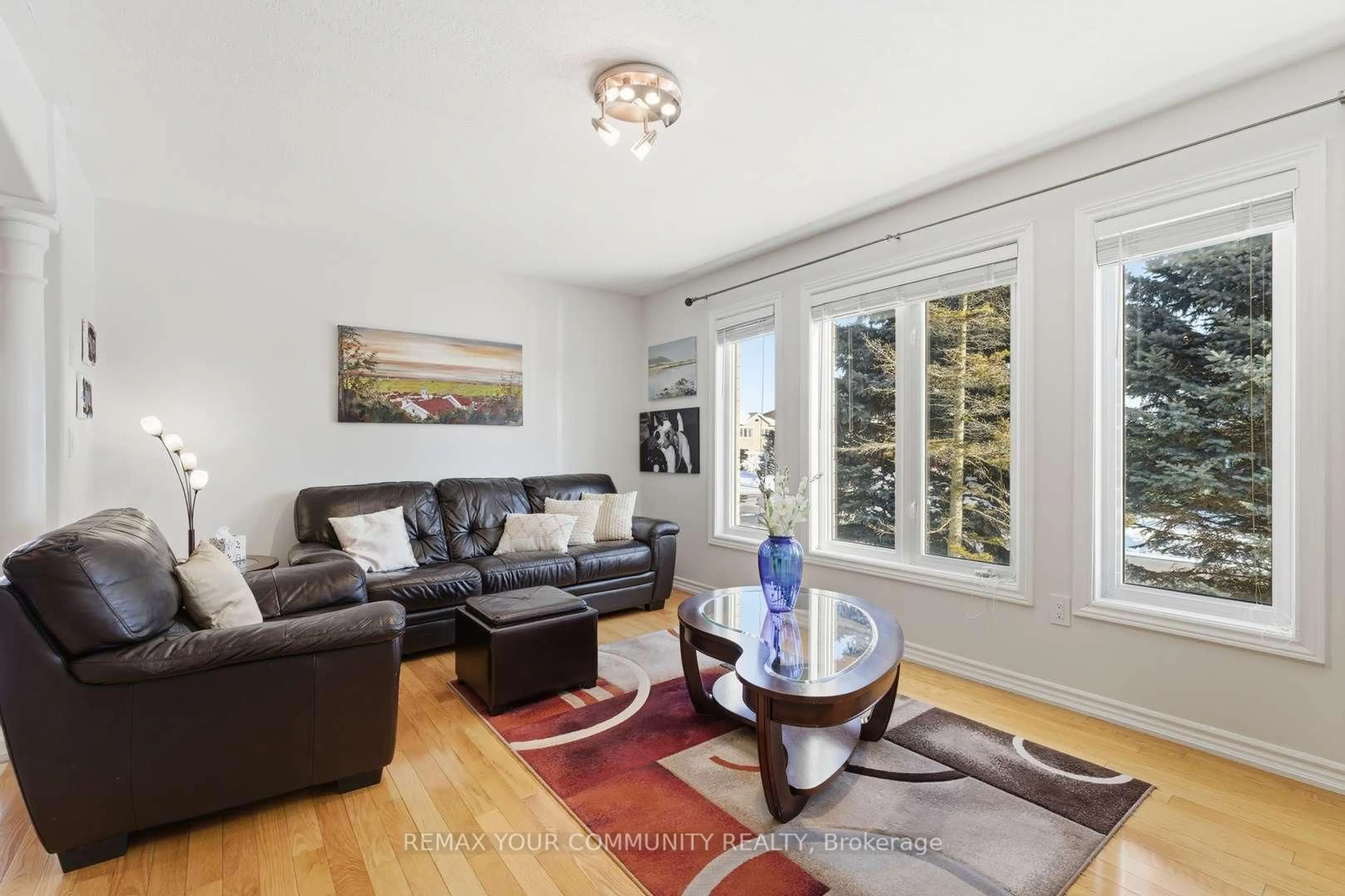 Living room with furniture, wood/laminate floor for 37 Saint Ave, Bradford West Gwillimbury Ontario L3Z 3E6