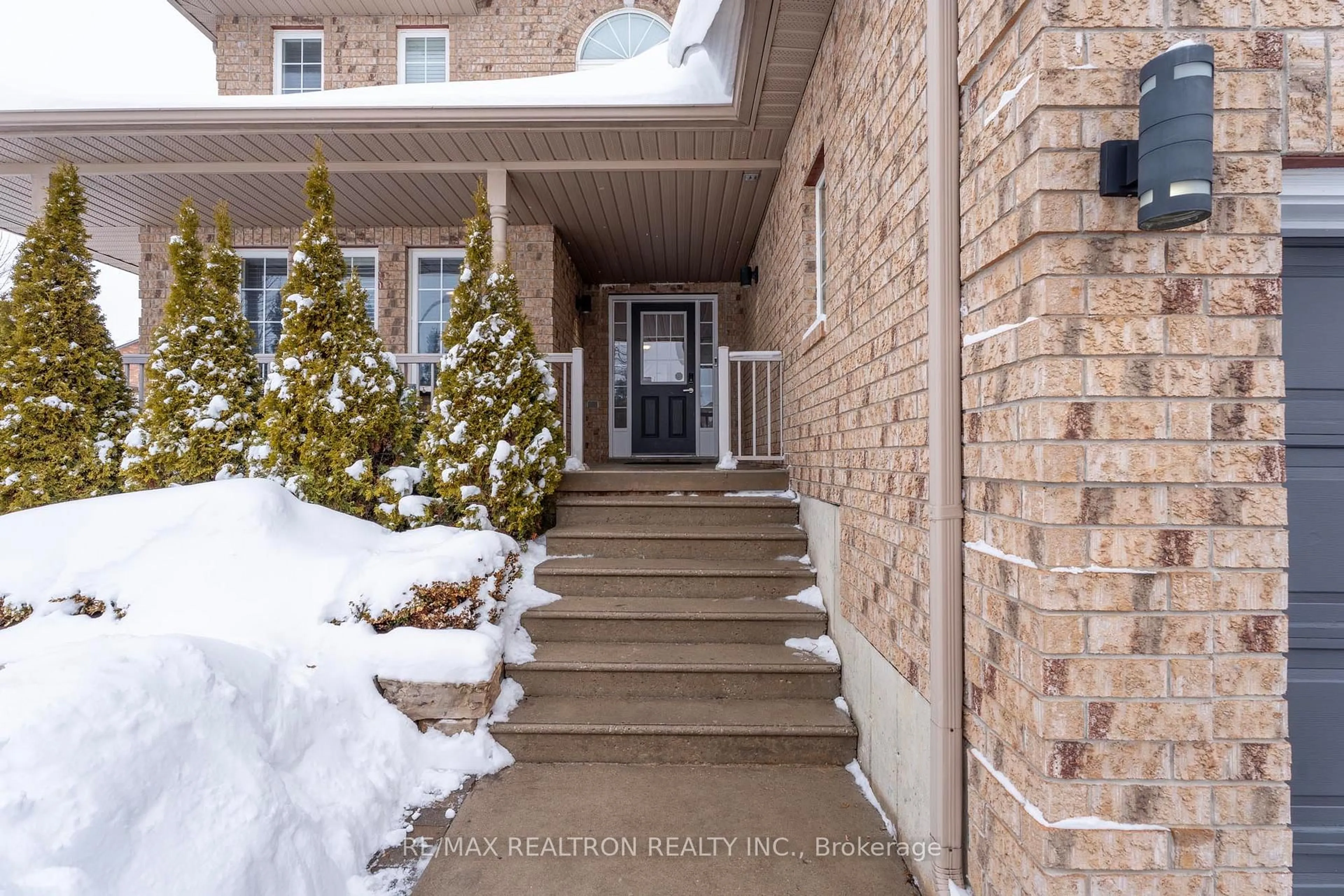 Indoor entryway for 1434 Rankin Way, Innisfil Ontario L9S 0C5