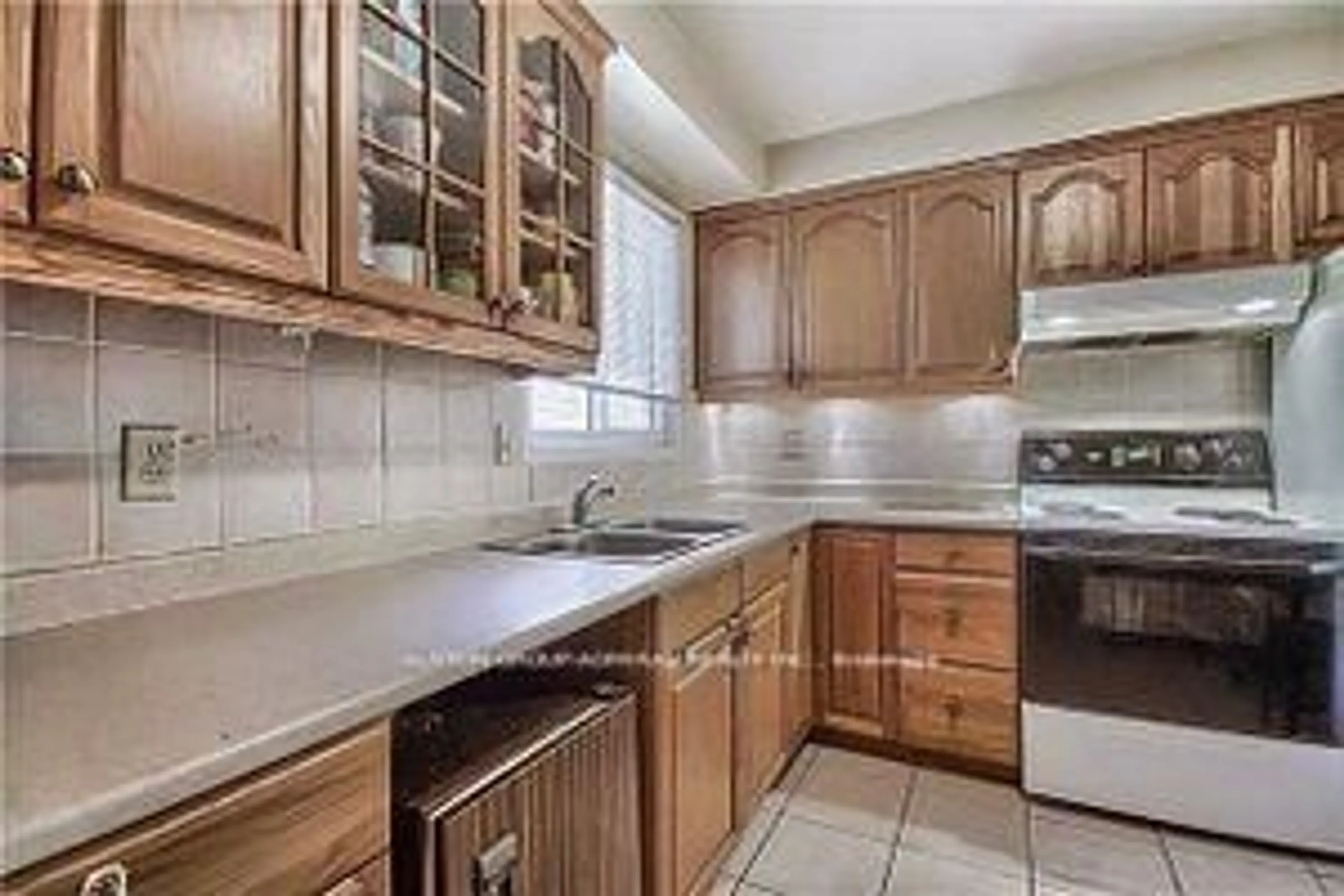 Standard kitchen, ceramic/tile floor for 47 Riviera Dr, Vaughan Ontario L4K 2H9