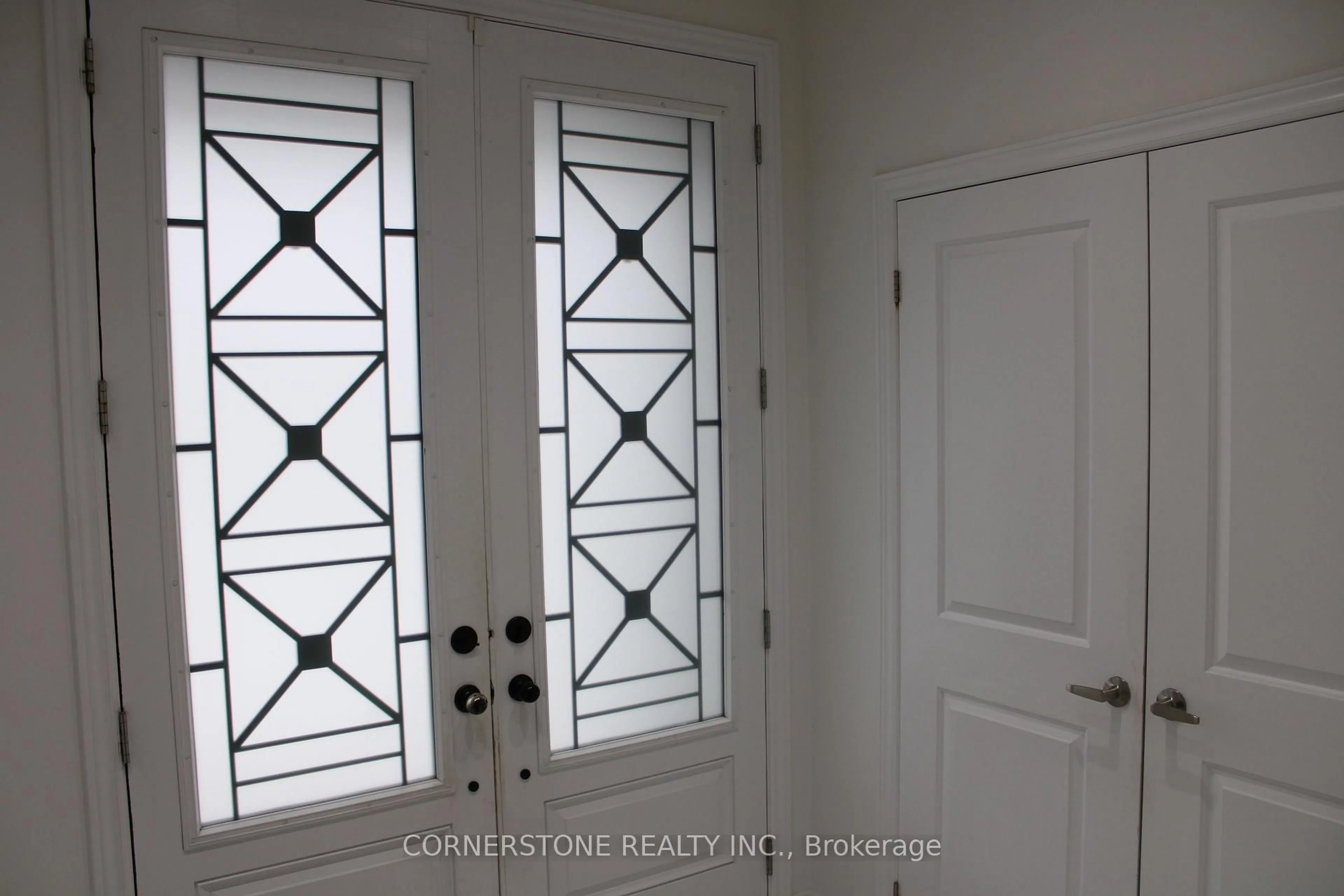 Indoor entryway for 1961 McNeil St, Innisfil Ontario L9S 0N8