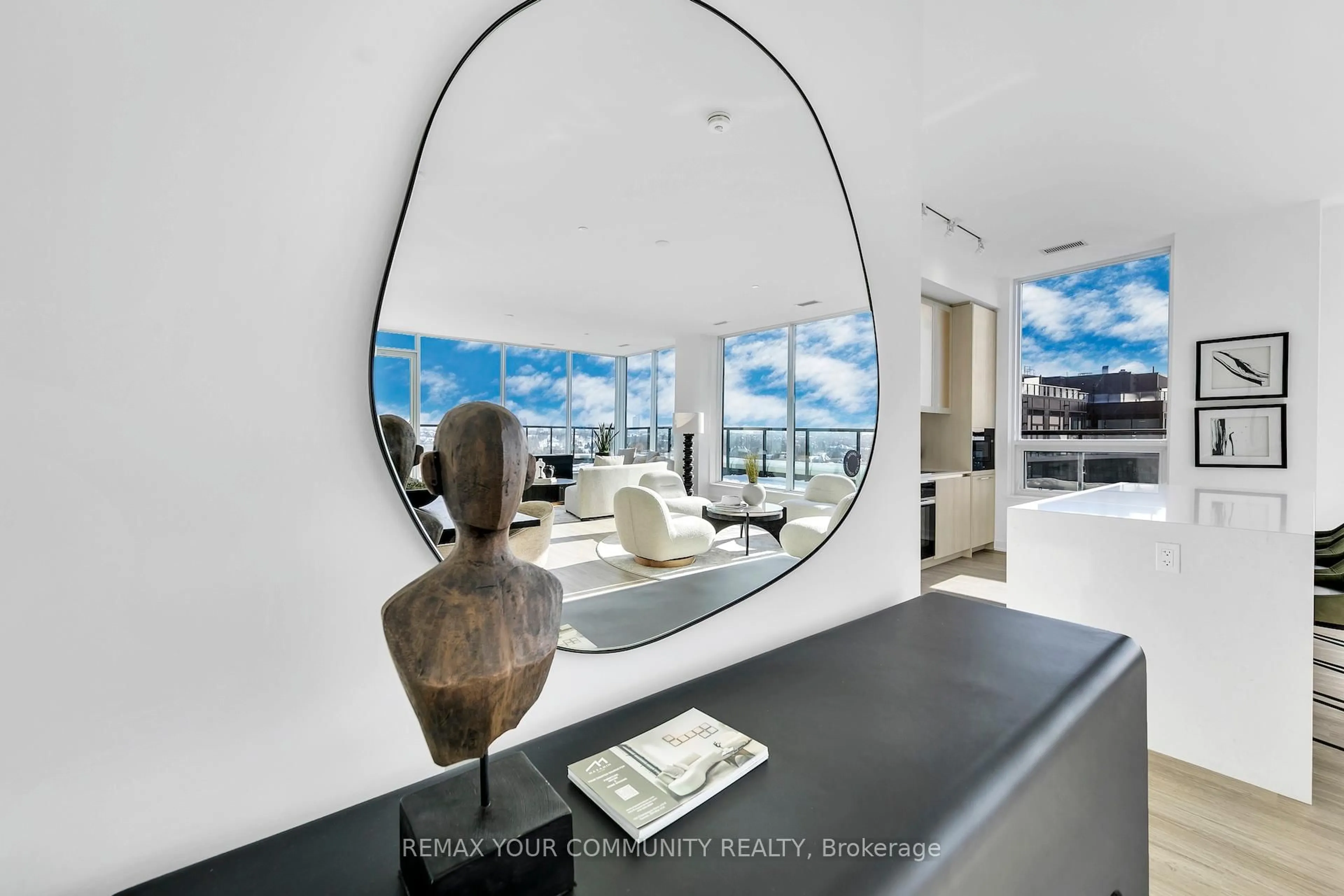 Indoor entryway for 8188 Yonge St #1002, Vaughan Ontario L4J 0M2