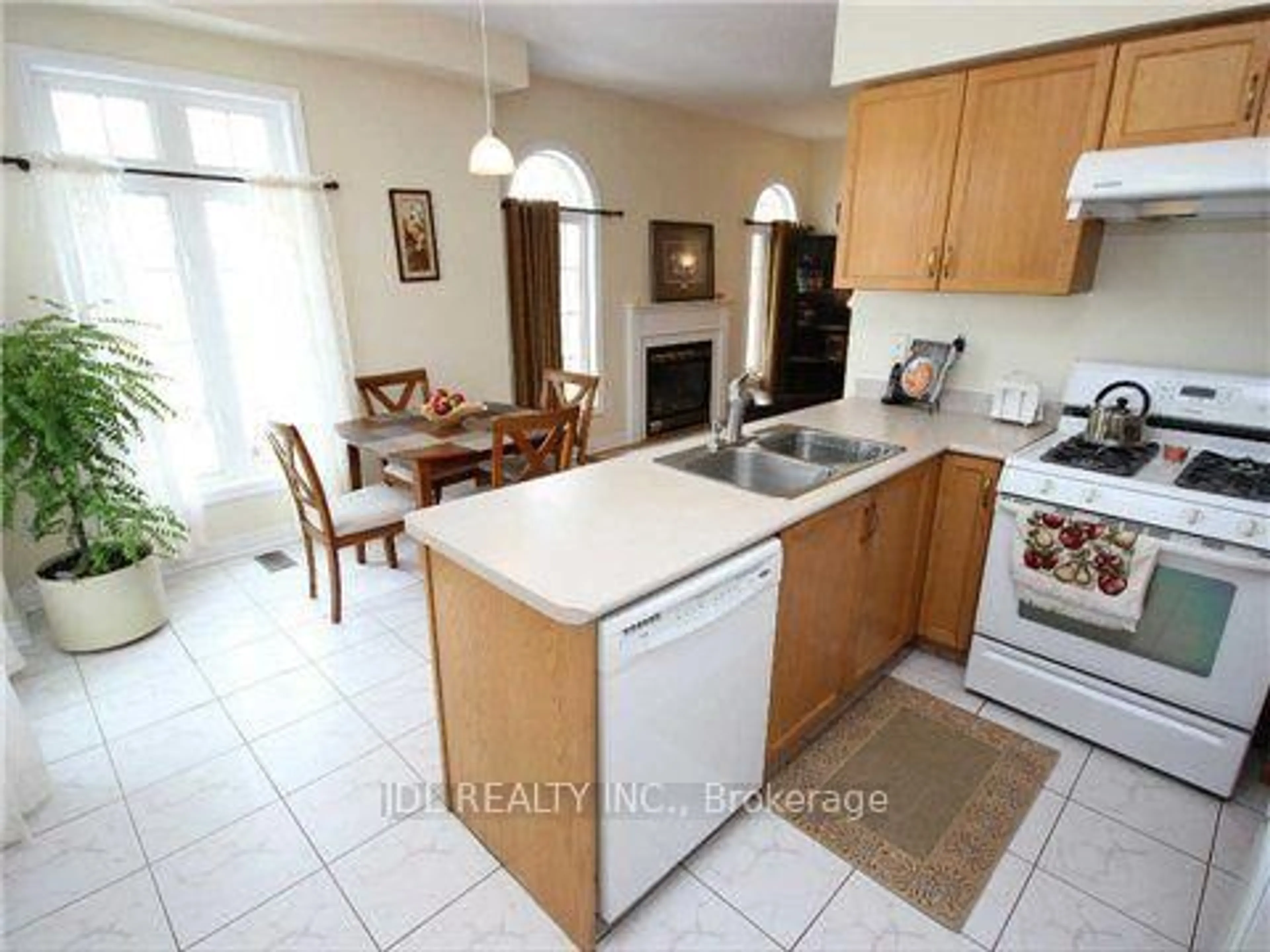 Open concept kitchen, ceramic/tile floor for 1919 Bur Oak Ave, Markham Ontario L6E 1W3